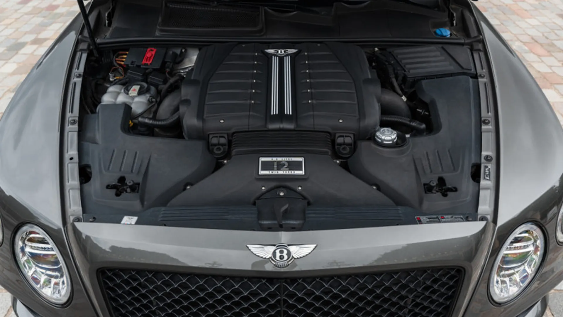 Bentley Bentayga — photo 34
