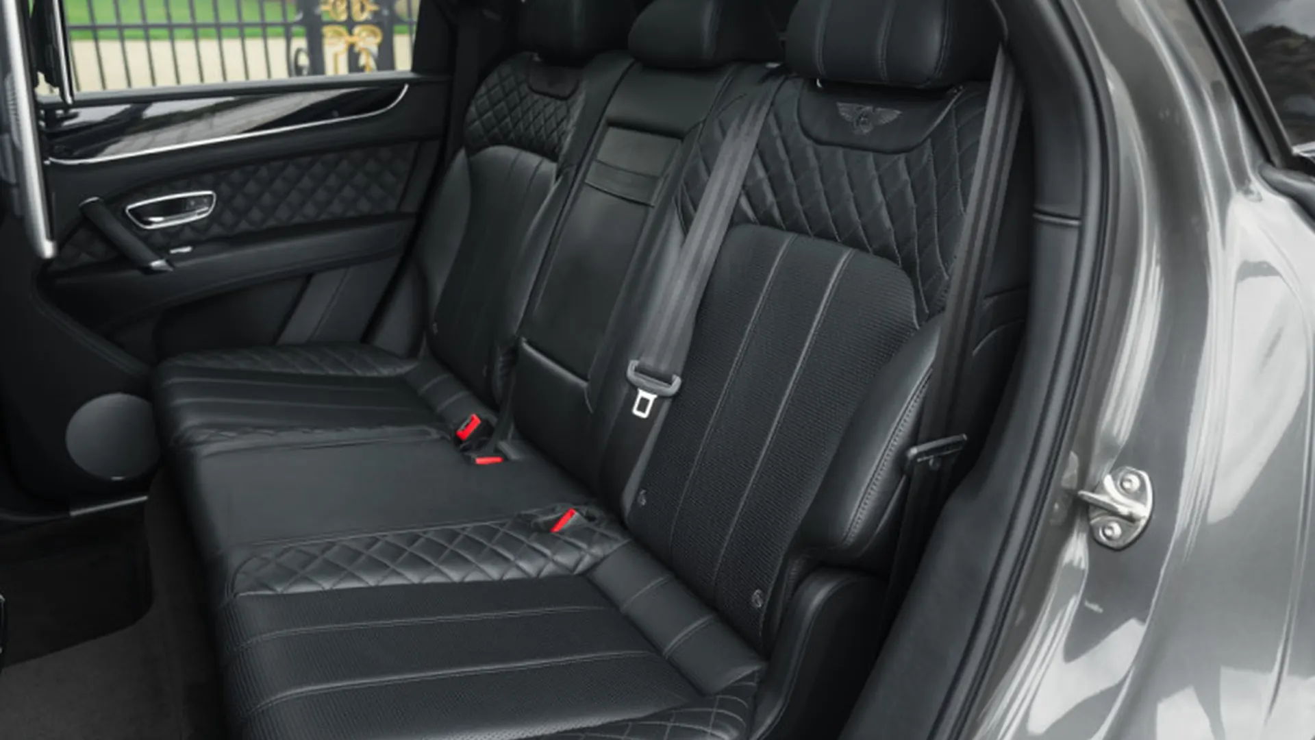 Bentley Bentayga — photo 12