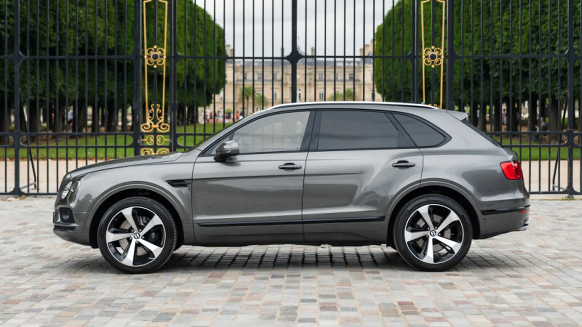 Bentley Bentayga — photo 2