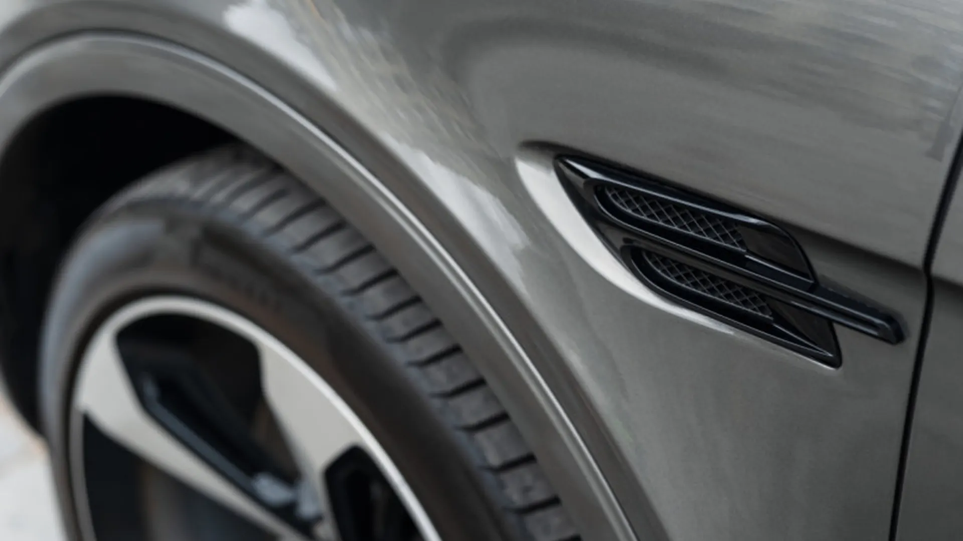 Bentley Bentayga — photo 40
