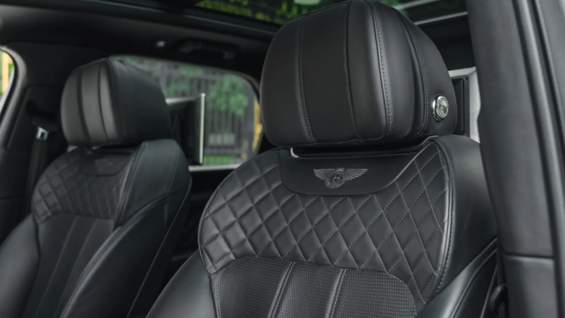 Bentley Bentayga — photo 11