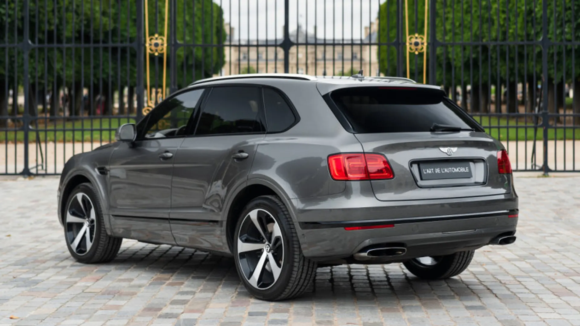 Bentley Bentayga — photo 3