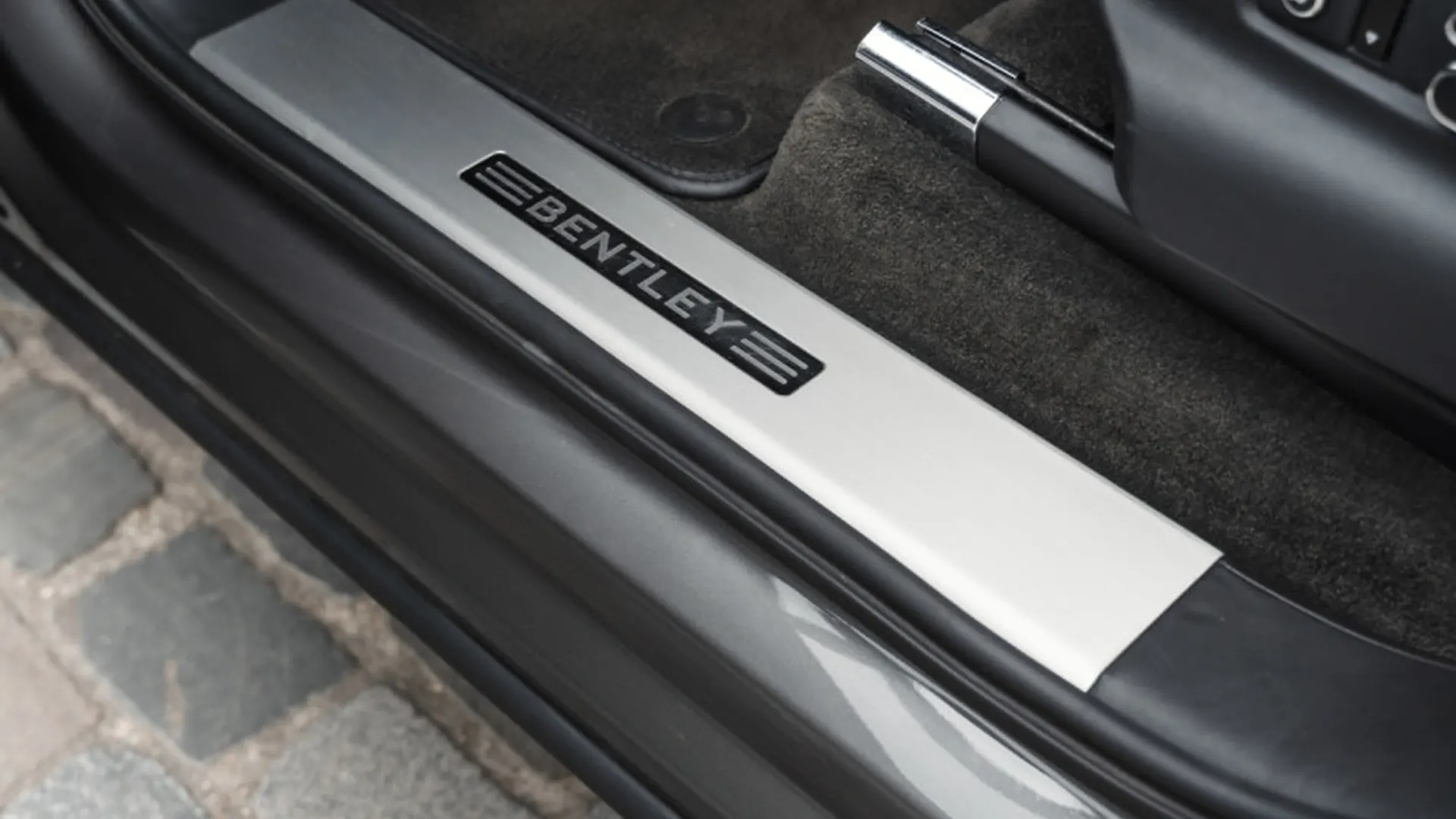 Bentley Bentayga — photo 15
