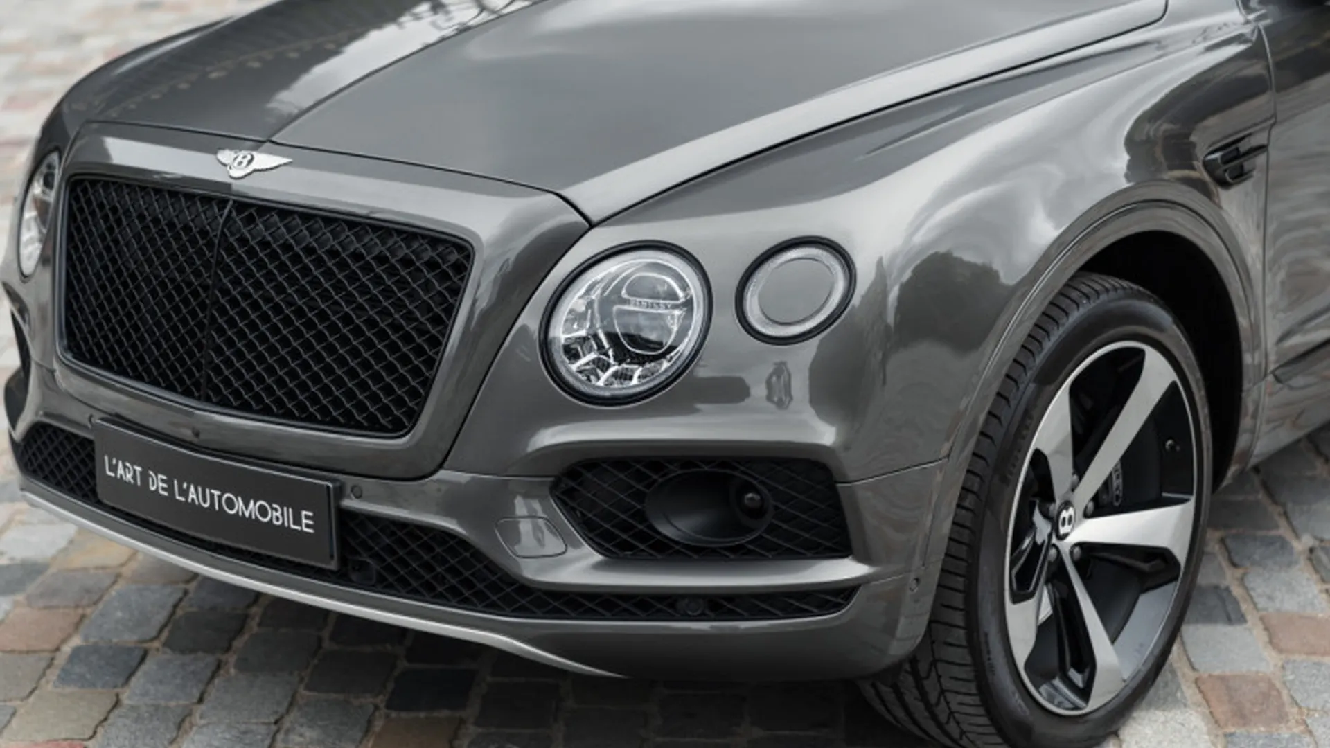 Bentley Bentayga — photo 37