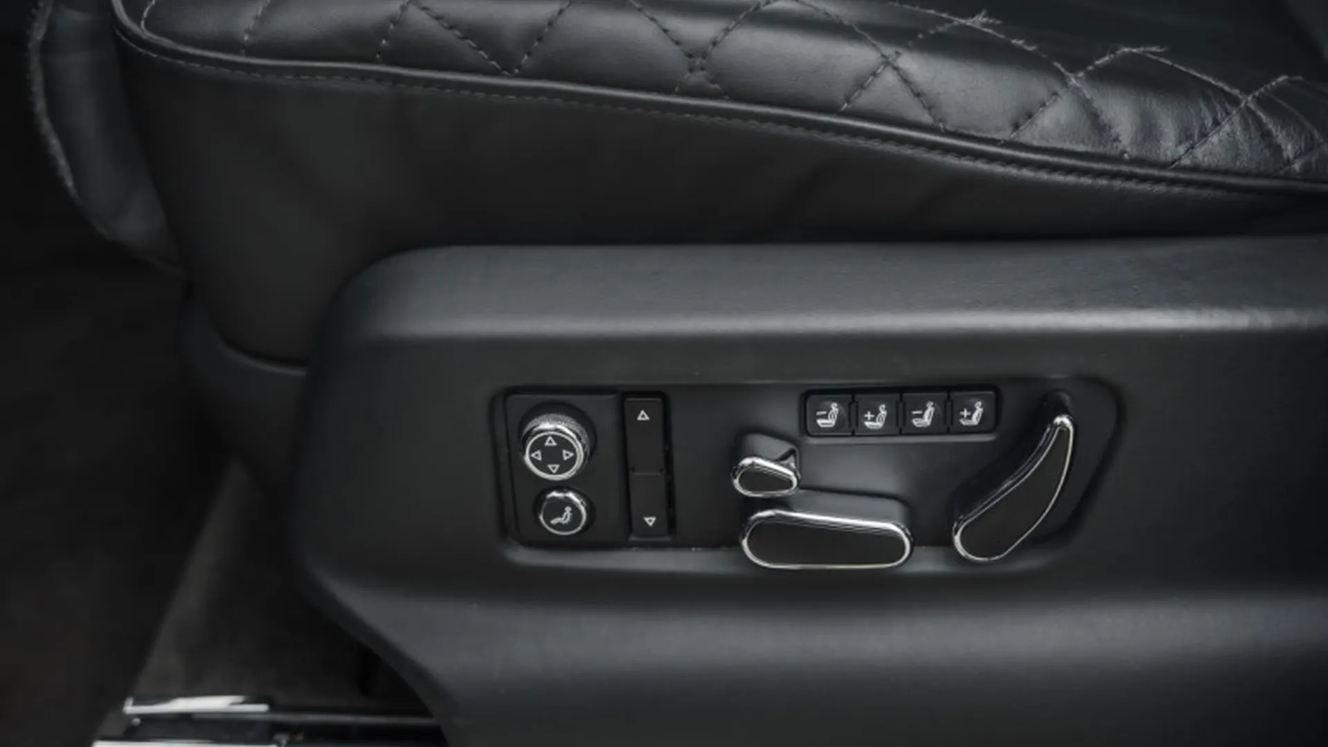 Bentley Bentayga — photo 28