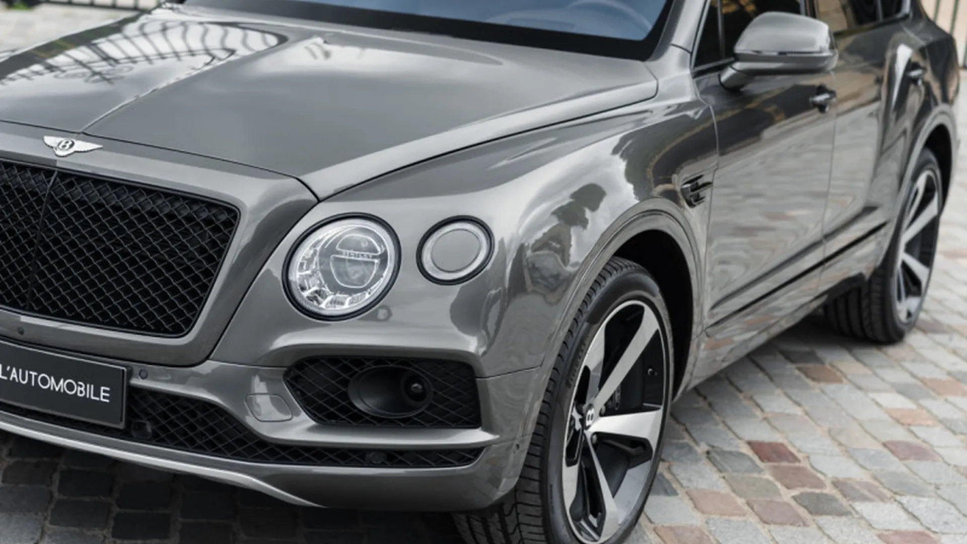 Bentley Bentayga — photo 35