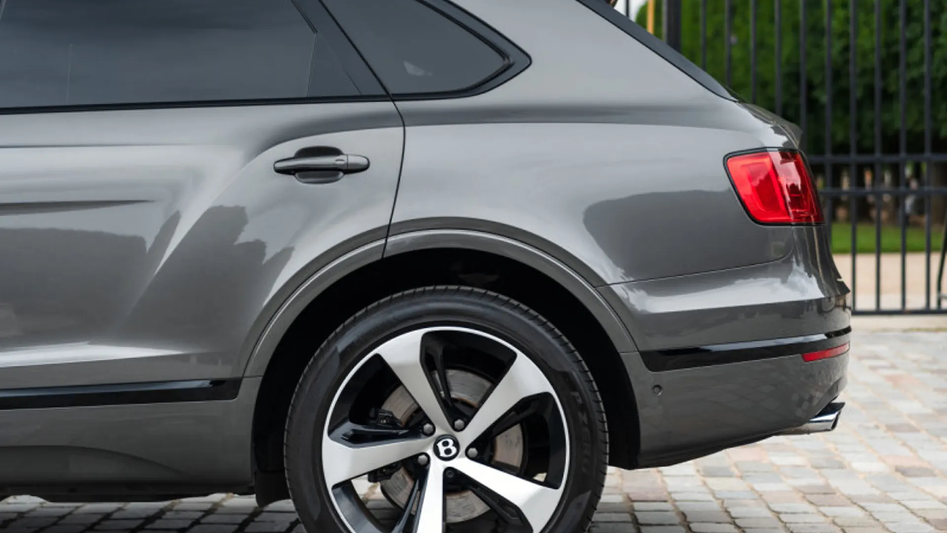 Bentley Bentayga — photo 42
