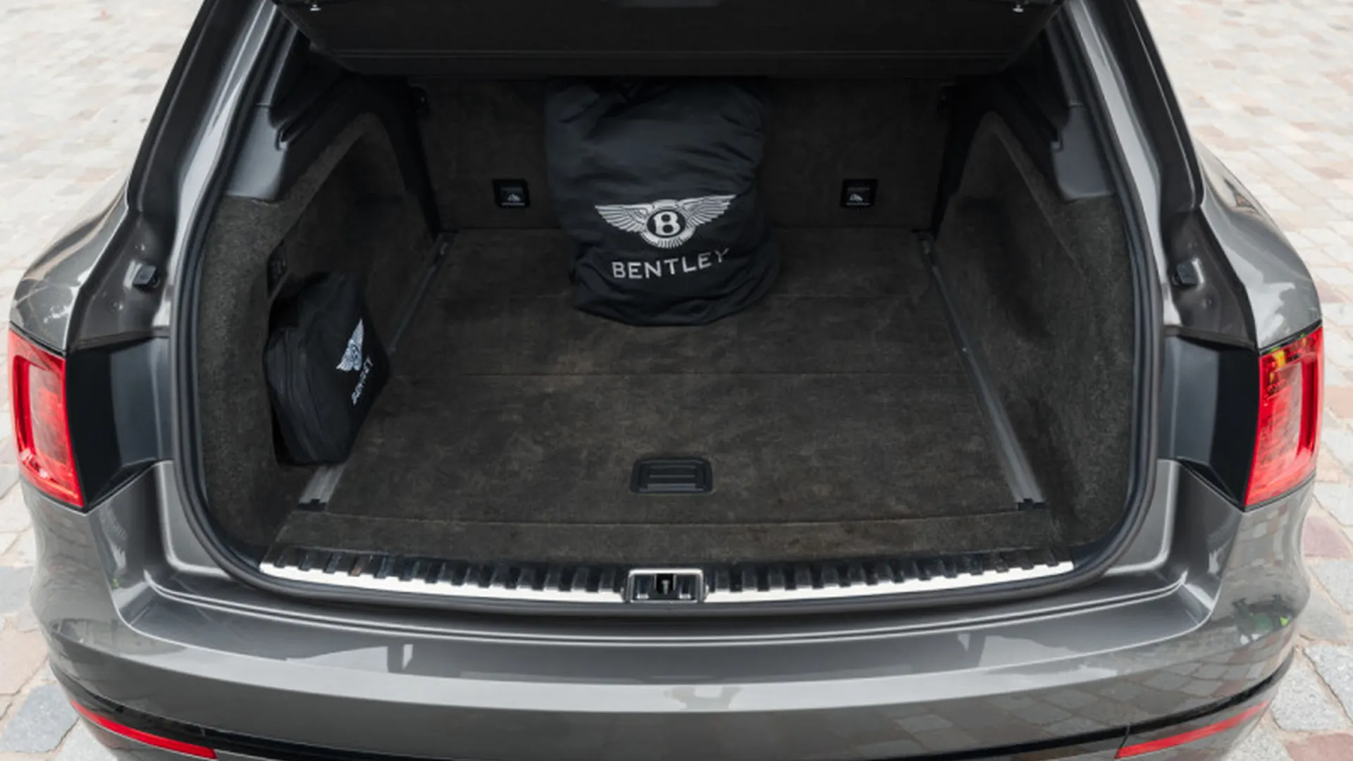 Bentley Bentayga — photo 31