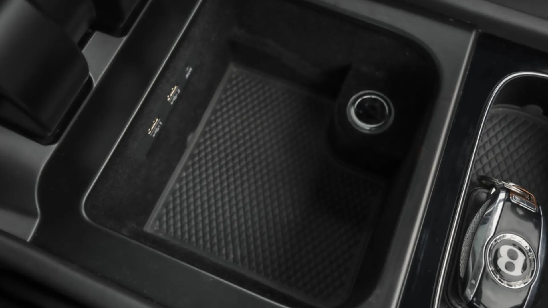 Bentley Bentayga — photo 27