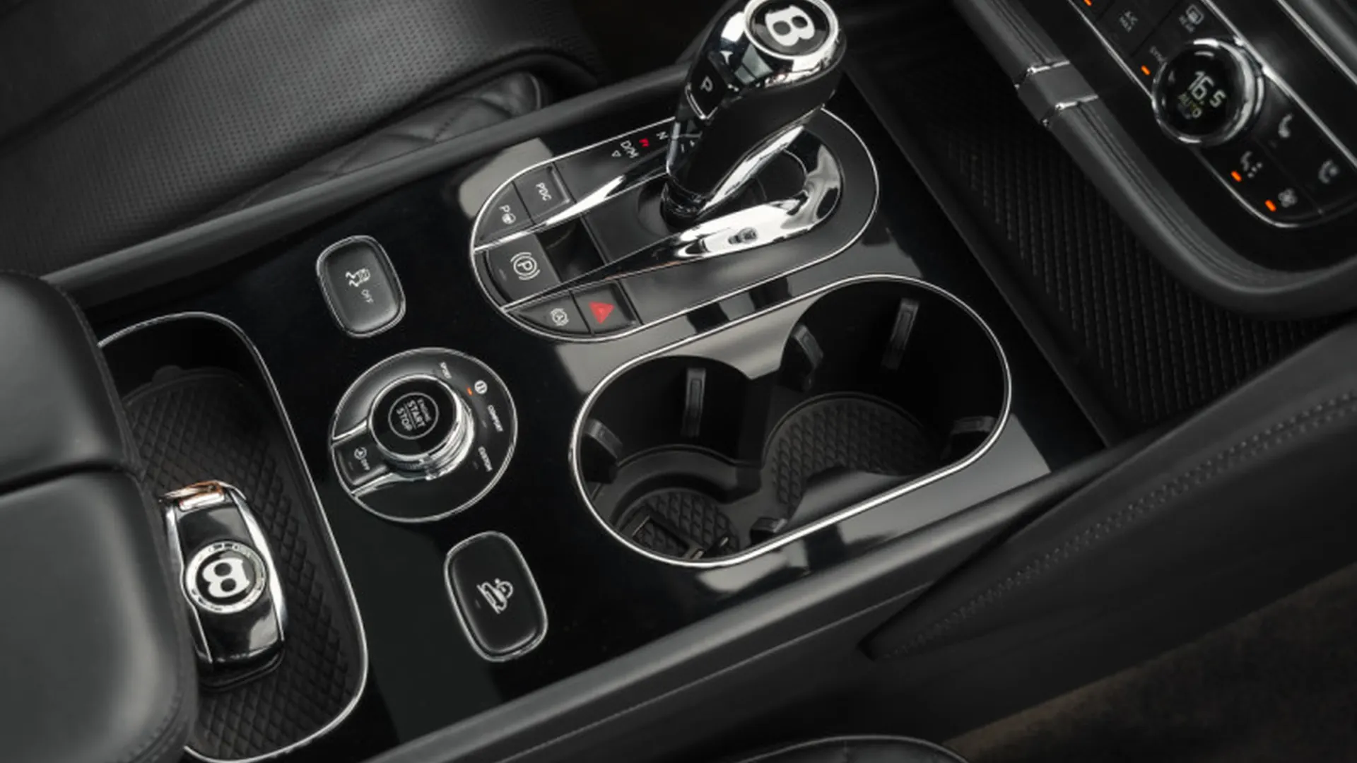 Bentley Bentayga — photo 20