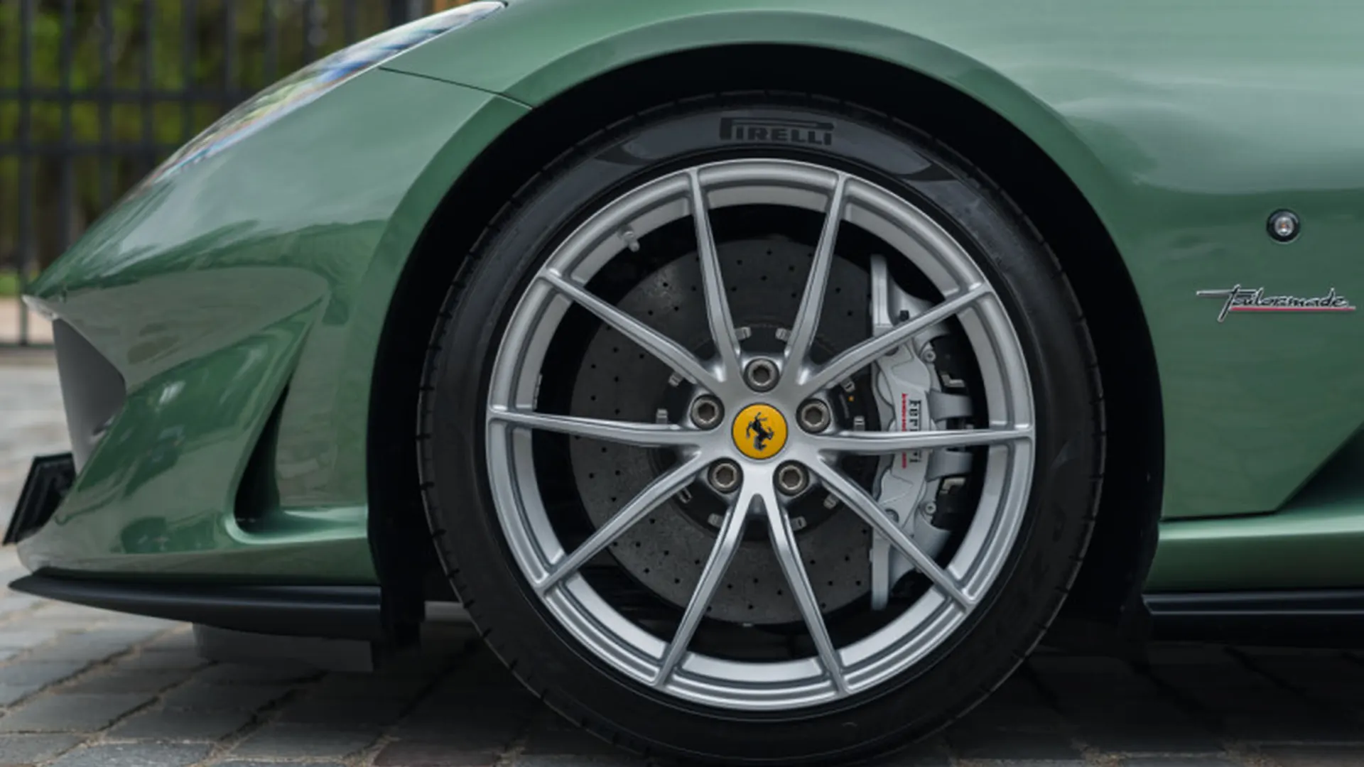 Ferrari 812 — photo 9