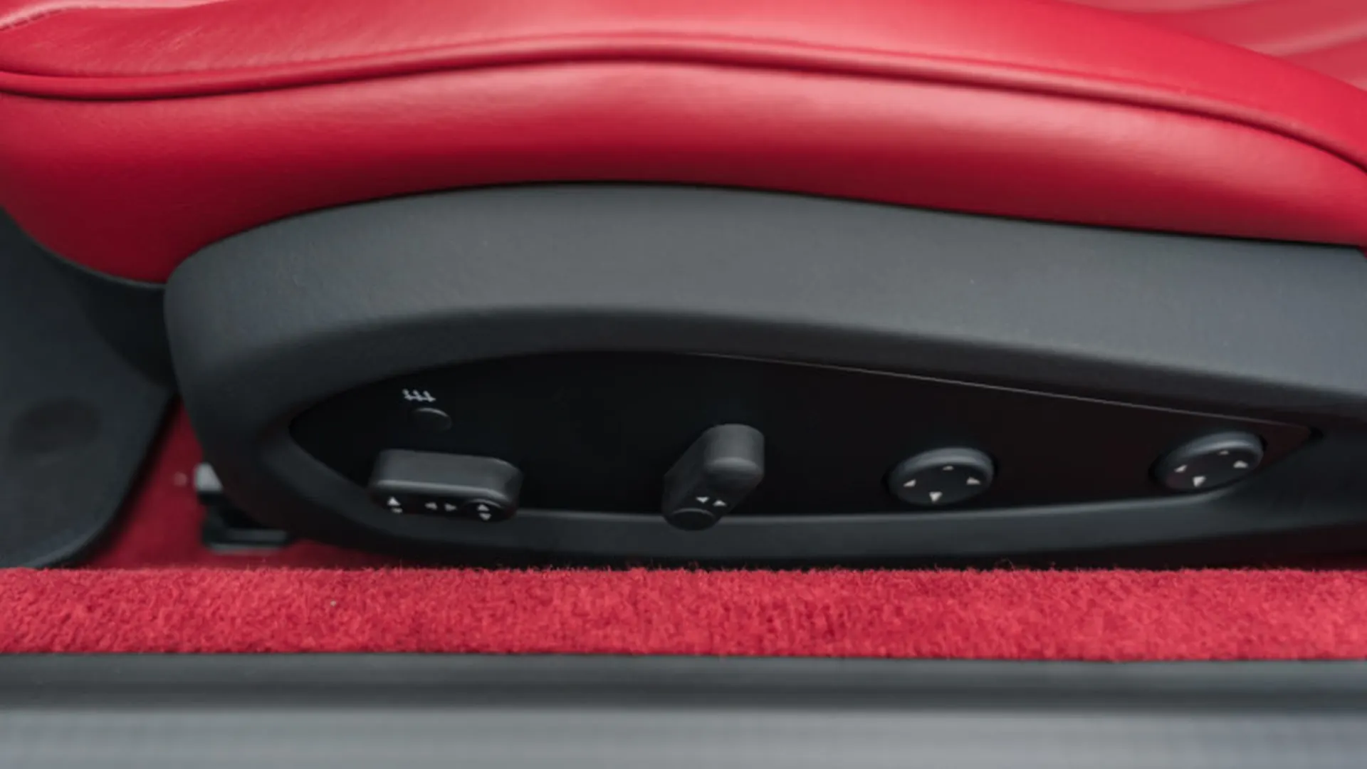 Ferrari 812 — photo 33