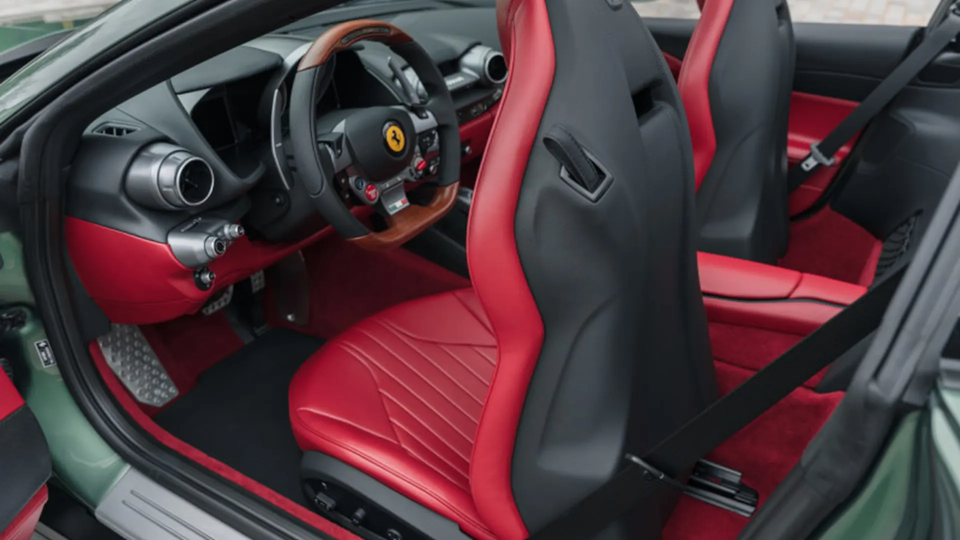 Ferrari 812 — photo 15
