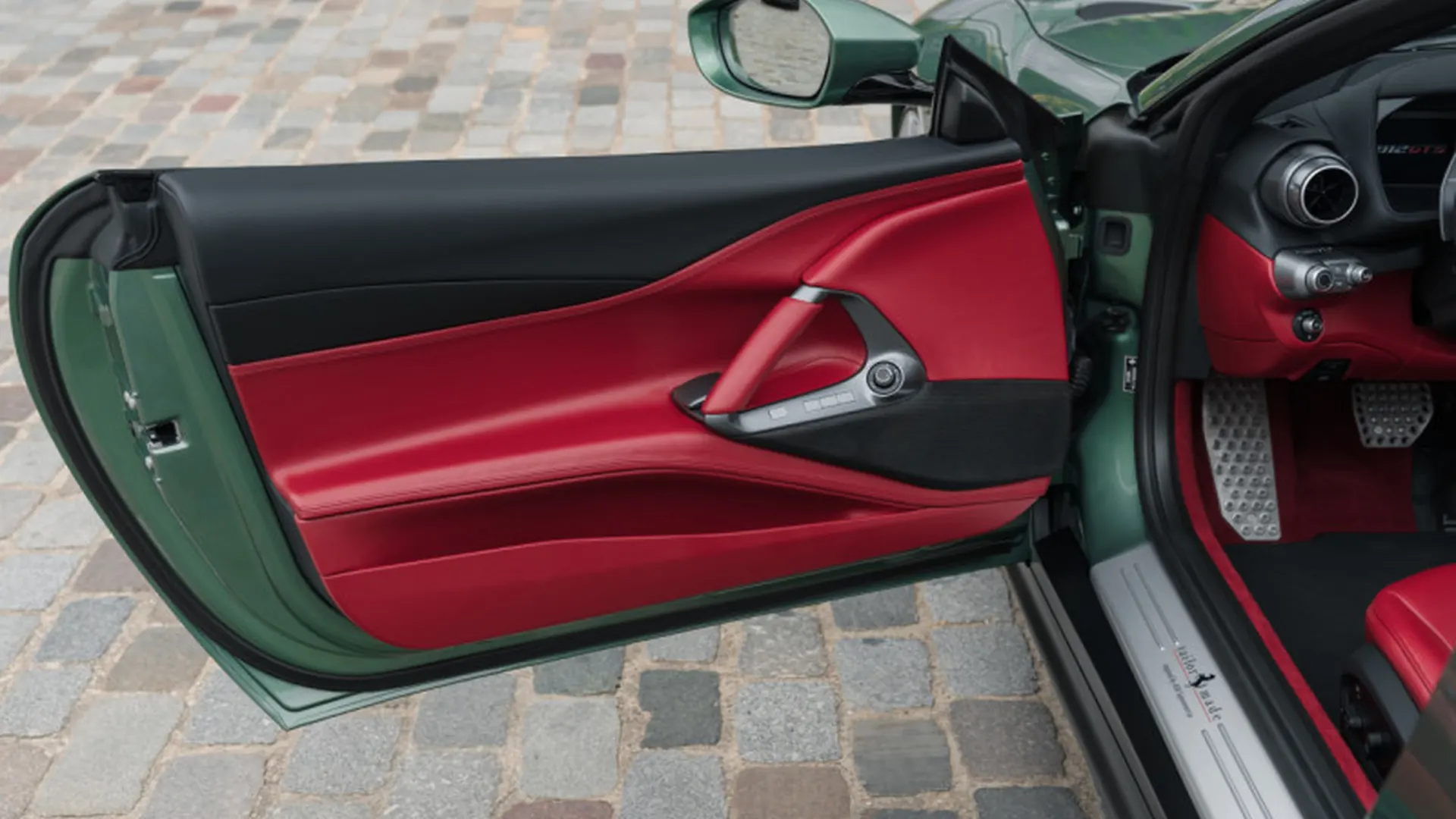 Ferrari 812 — photo 16