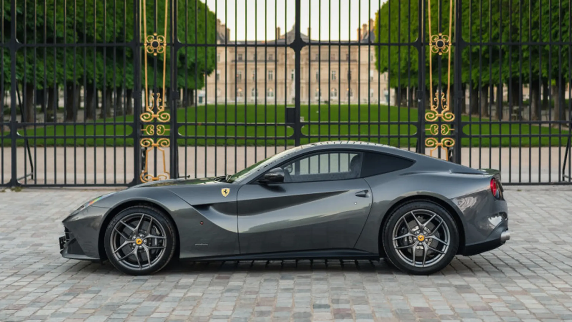Ferrari F12 — photo 2