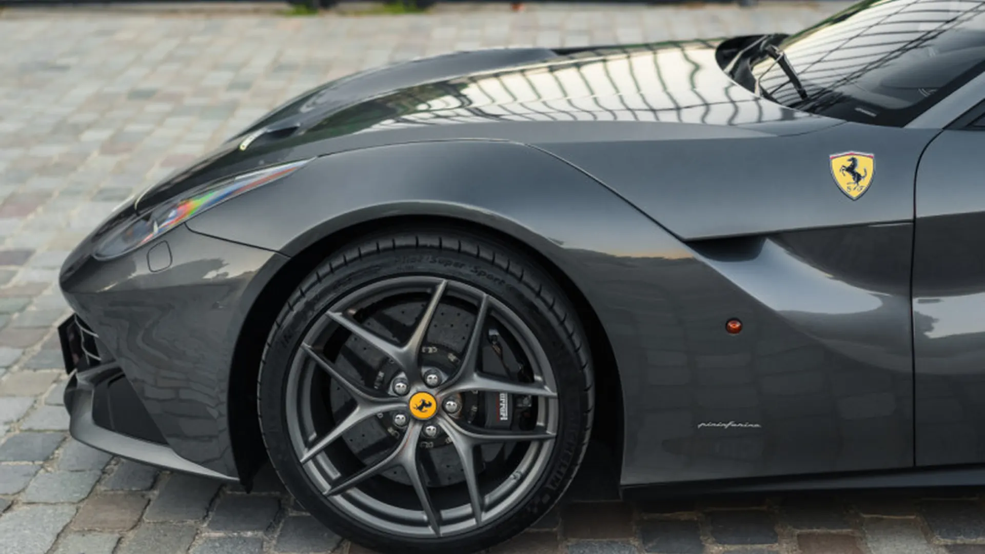 Ferrari F12 — photo 38