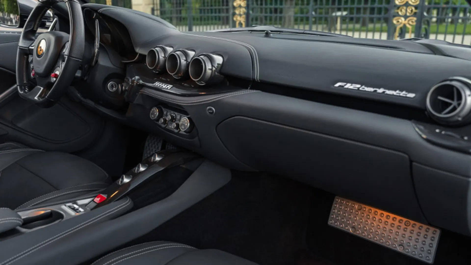 Ferrari F12 — photo 9