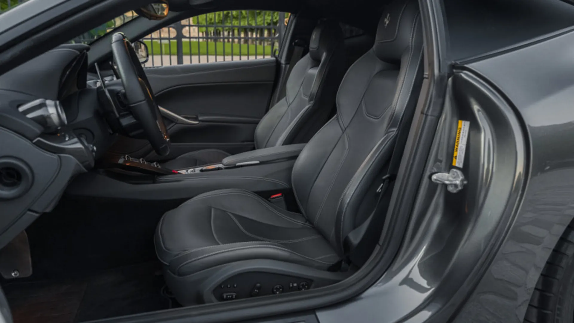 Ferrari F12 — photo 10