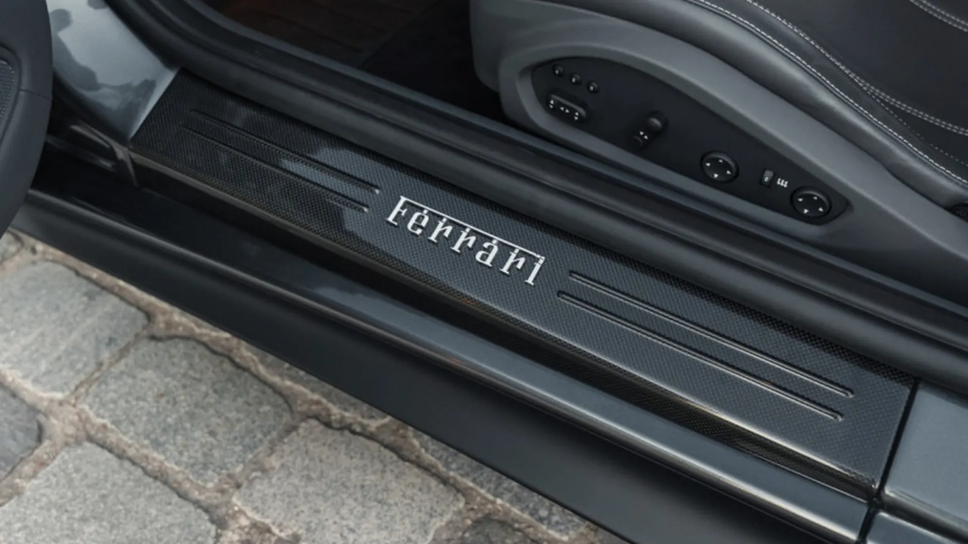 Ferrari F12 — photo 13