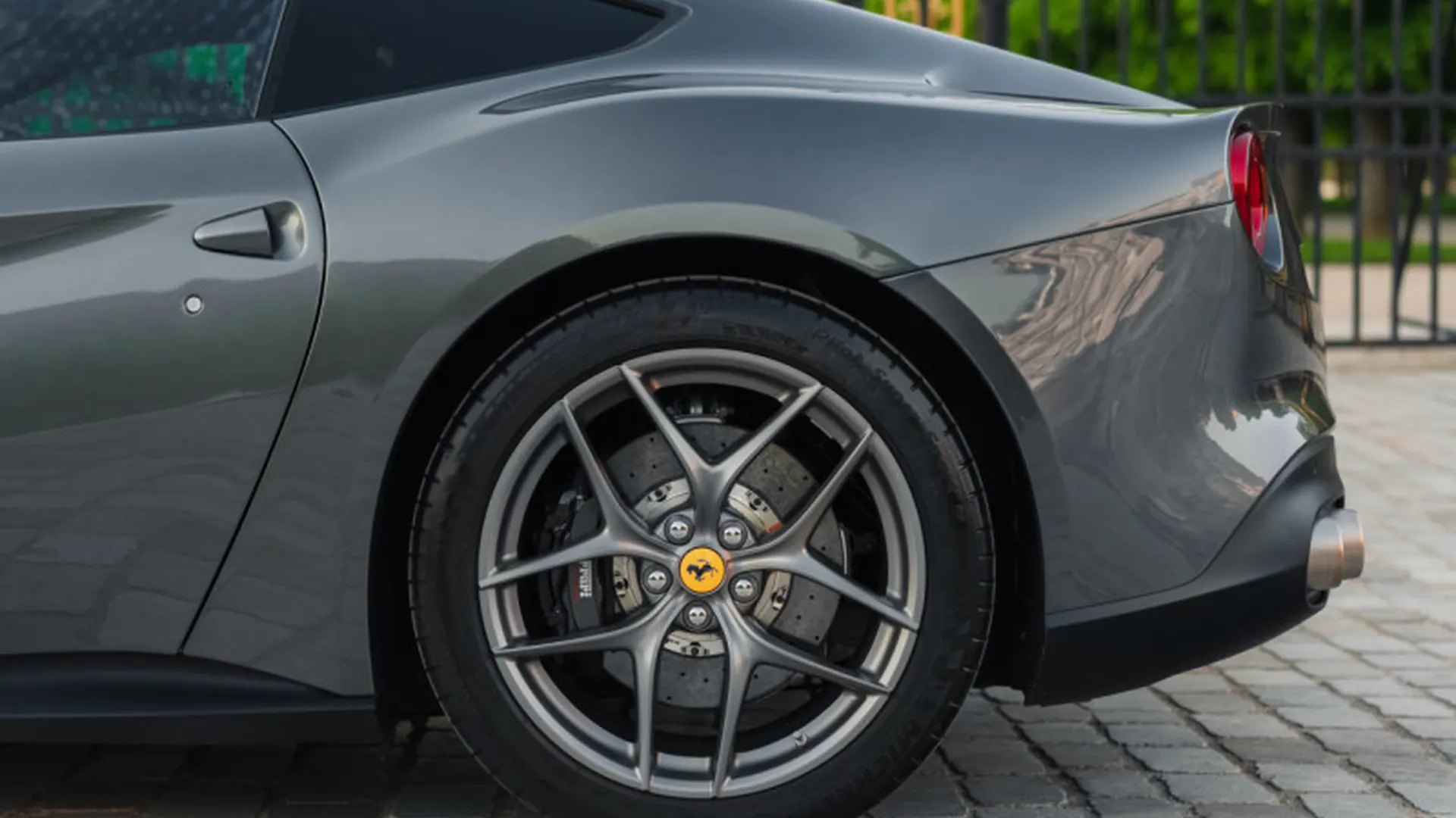 Ferrari F12 — photo 39