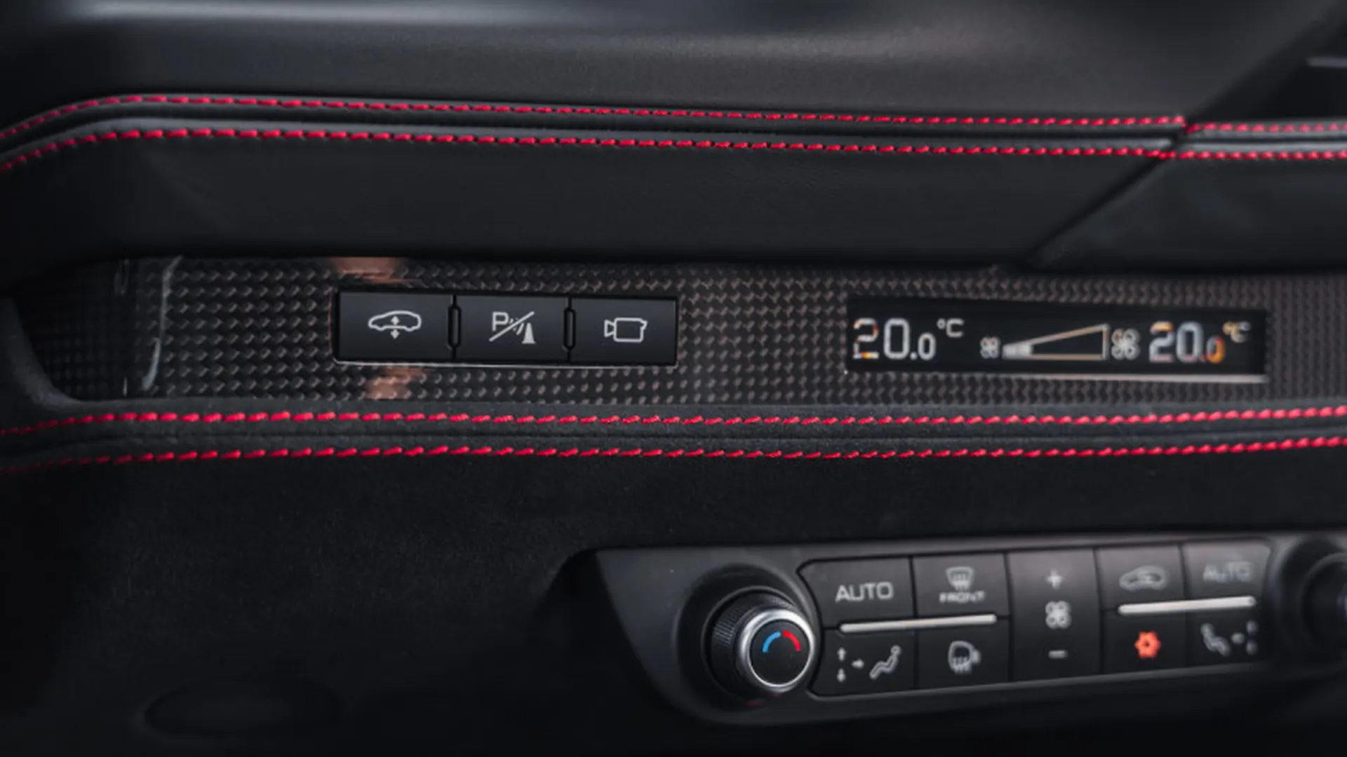 Ferrari F8 — photo 17