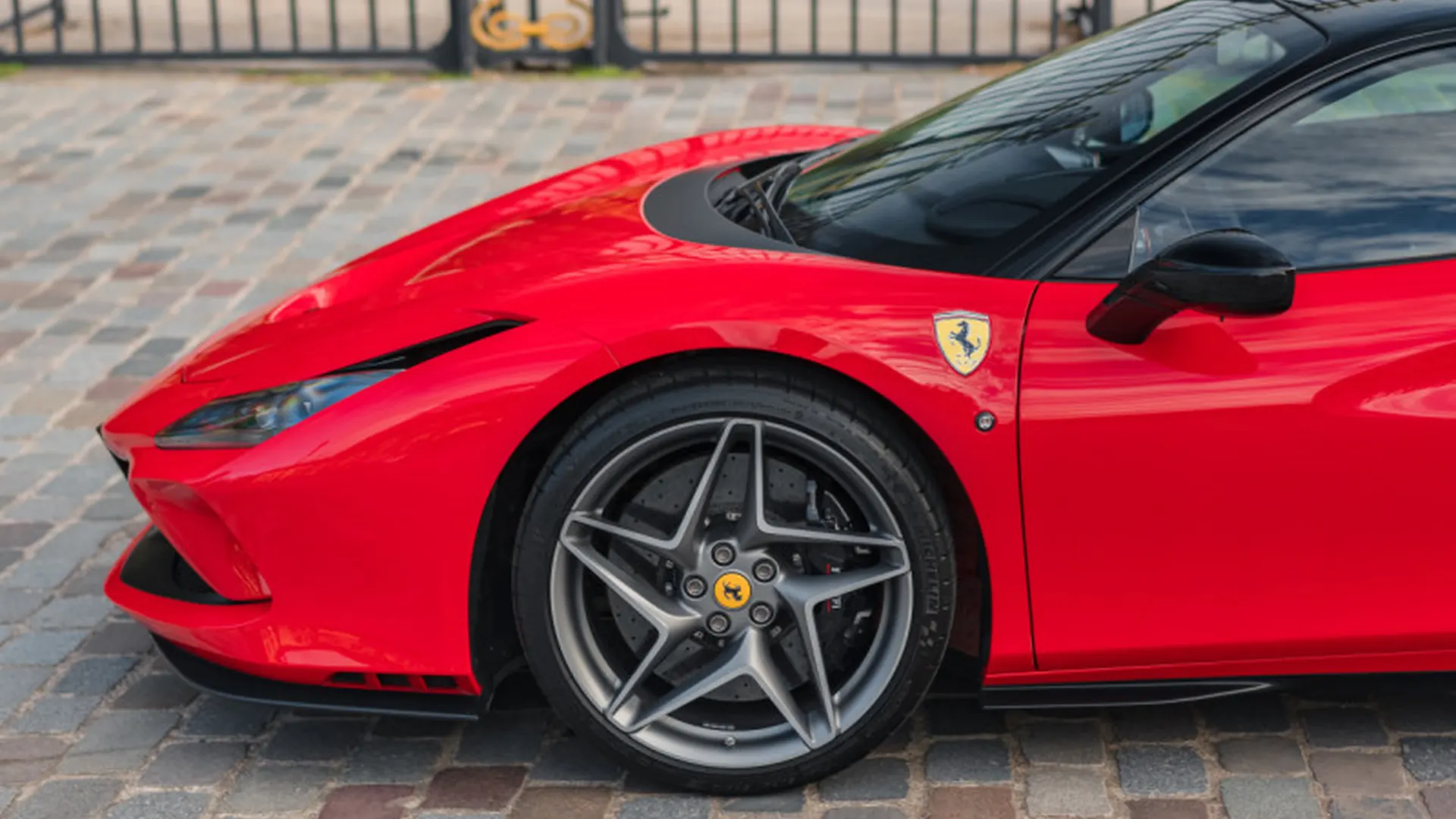 Ferrari F8 — photo 40