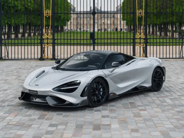 McLaren 765