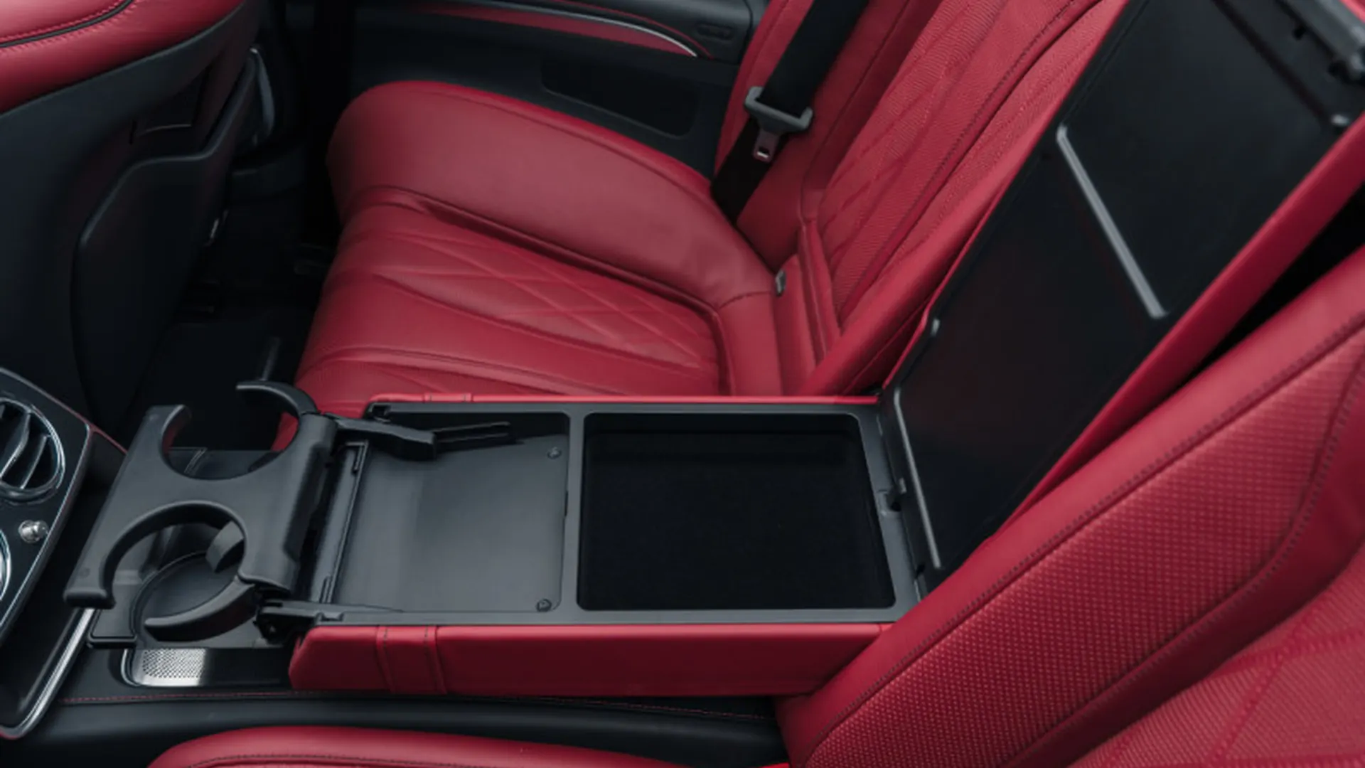 Mercedes S65 — photo 32