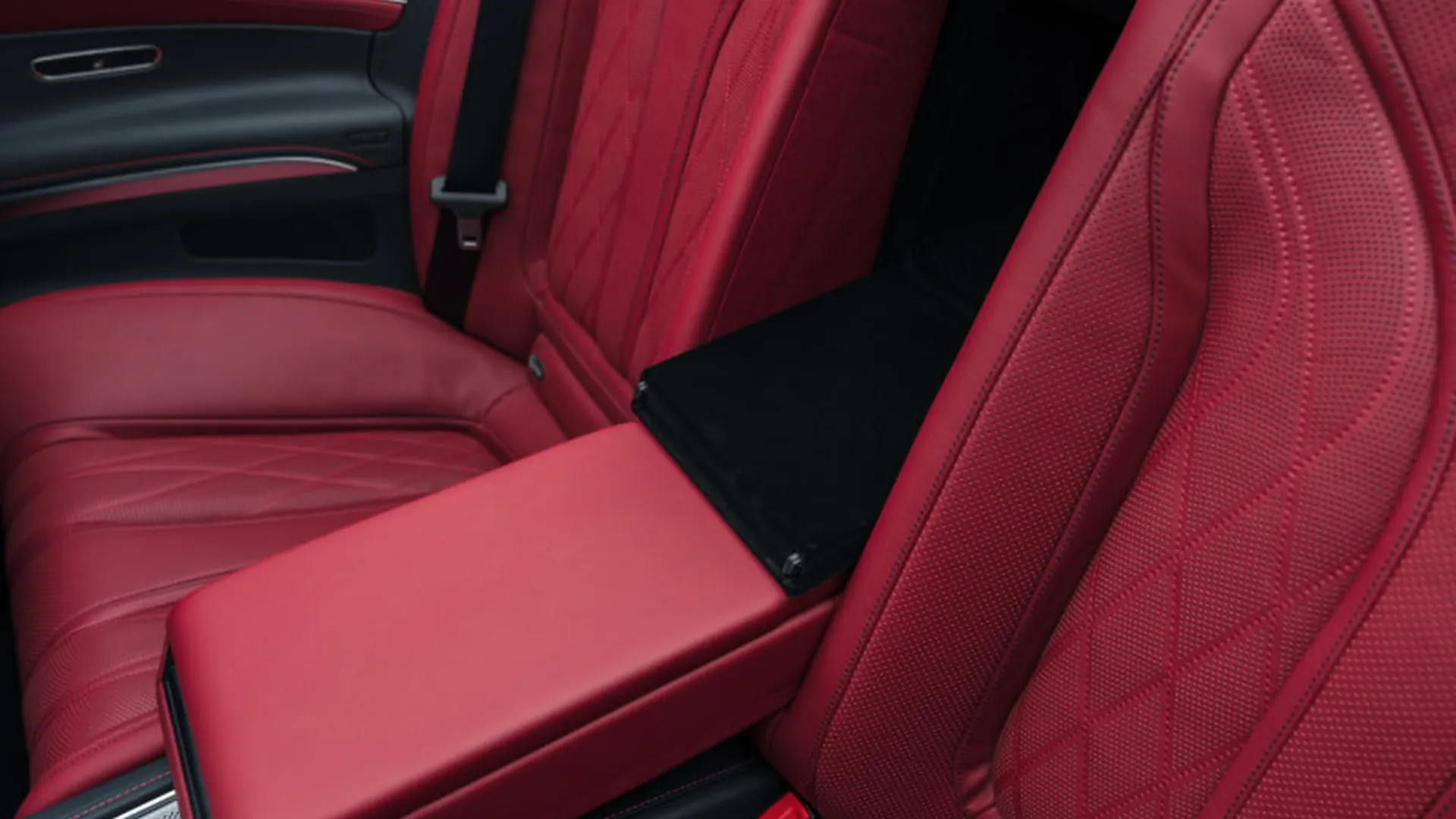 Mercedes S65 — photo 33