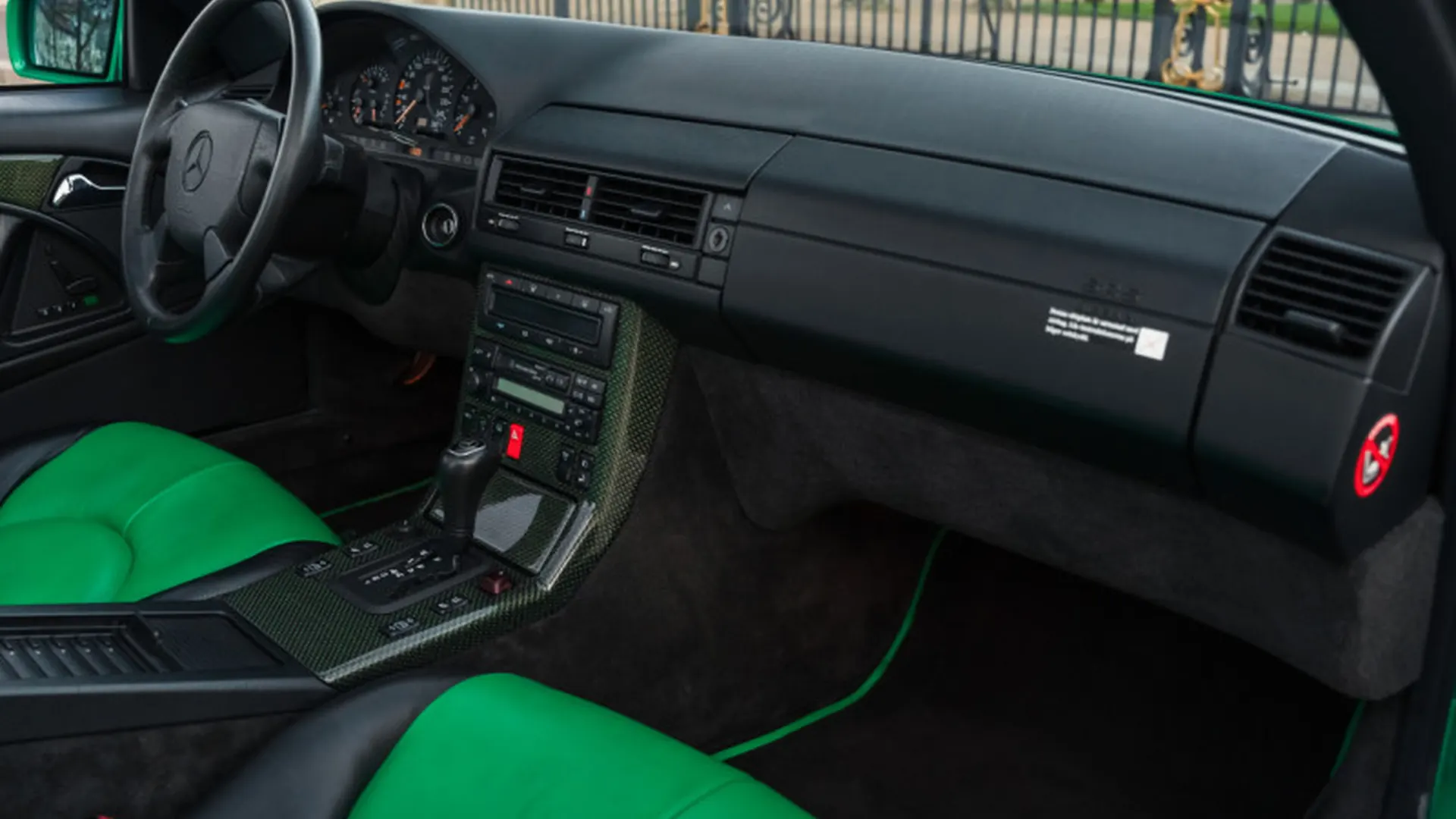 Mercedes SL — photo 16