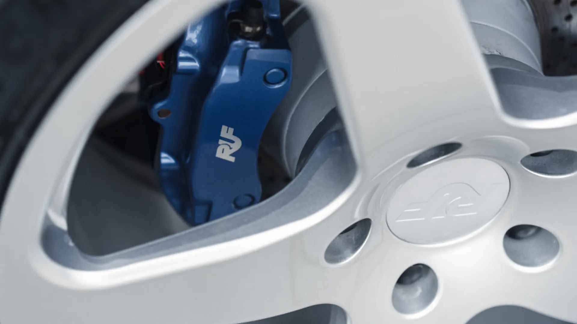 Ruf 3400S — photo 39