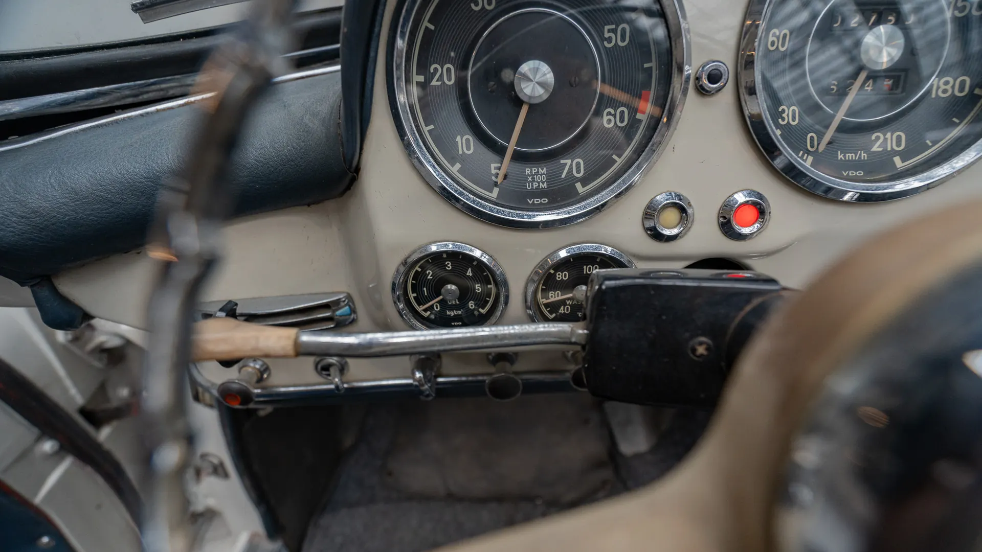 Mercedes 190 — photo 16