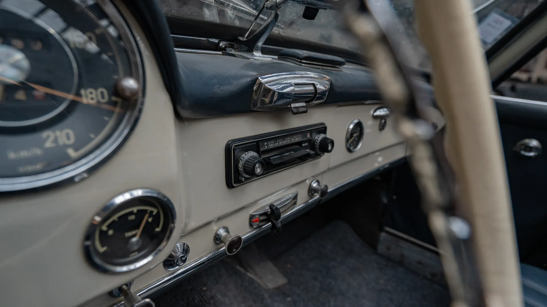 Mercedes 190 — photo 14