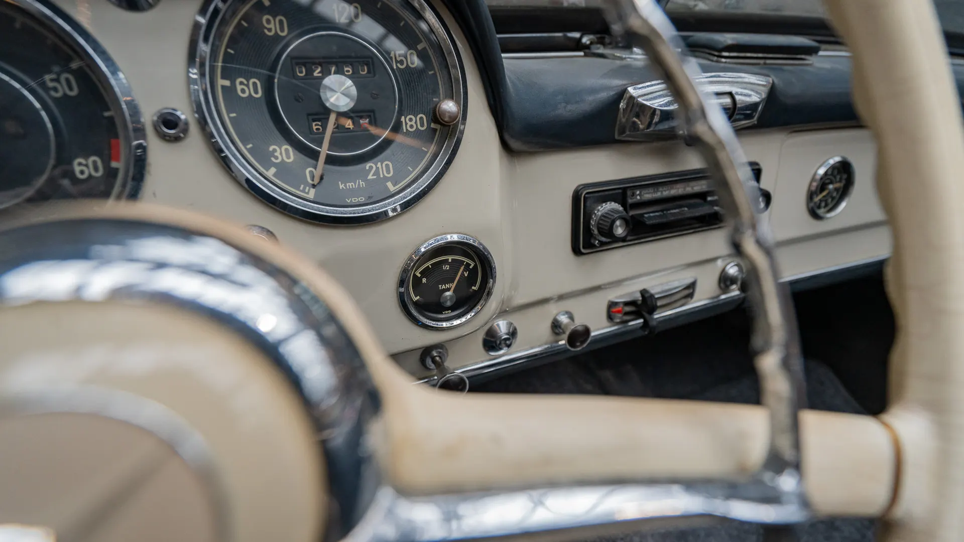 Mercedes 190 — photo 13