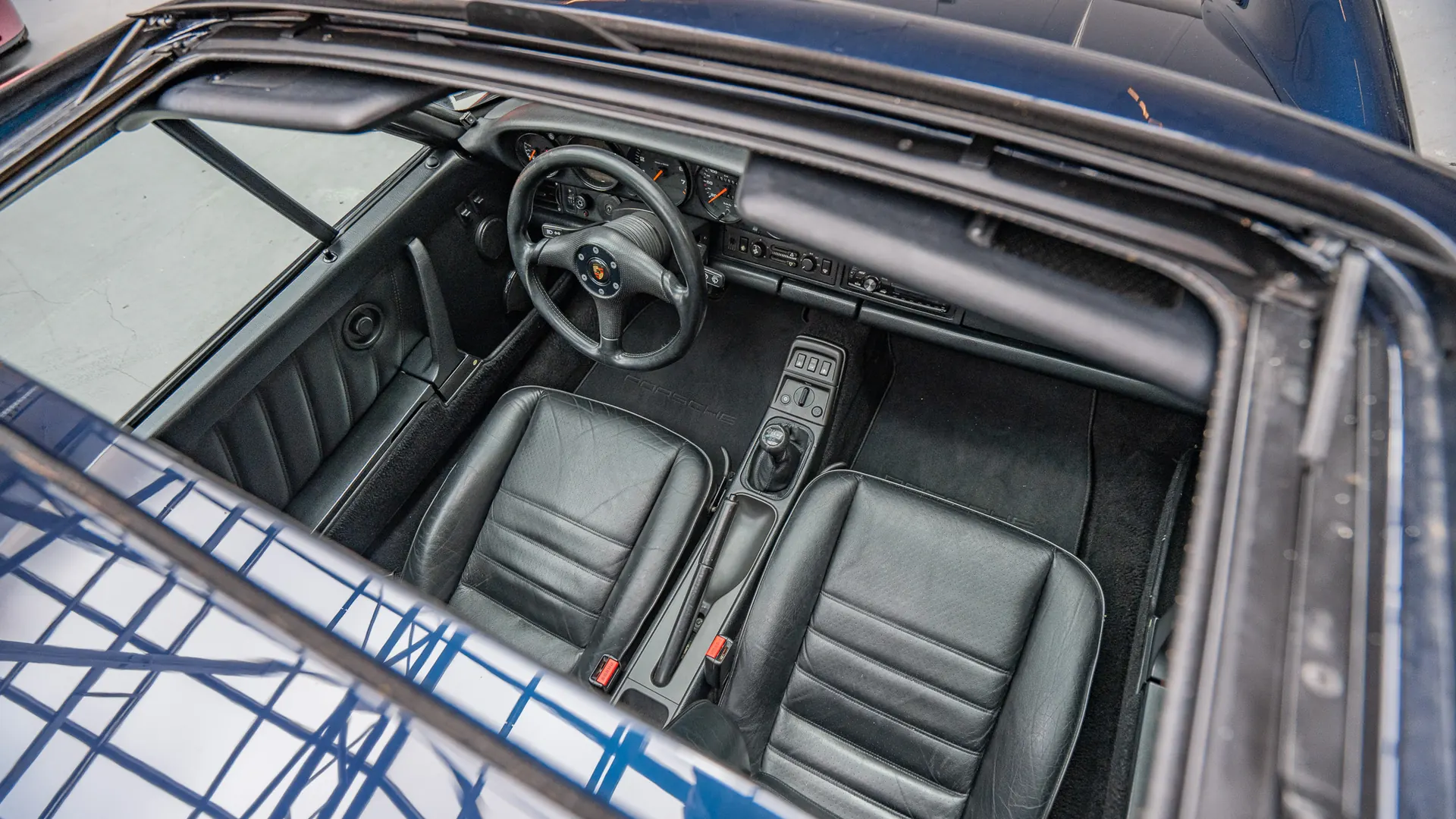 Porsche 911 — photo 21