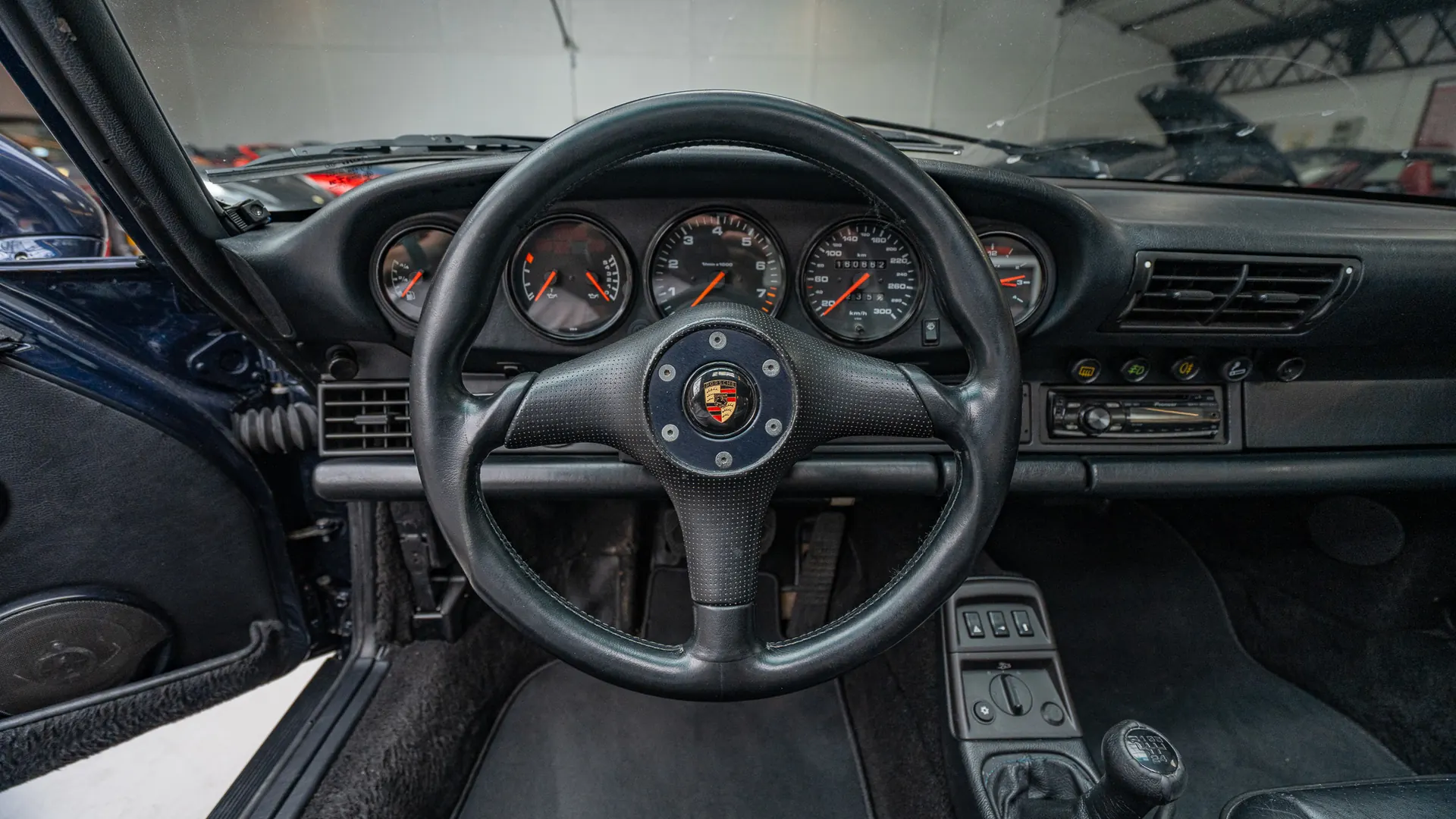Porsche 911 — photo 9