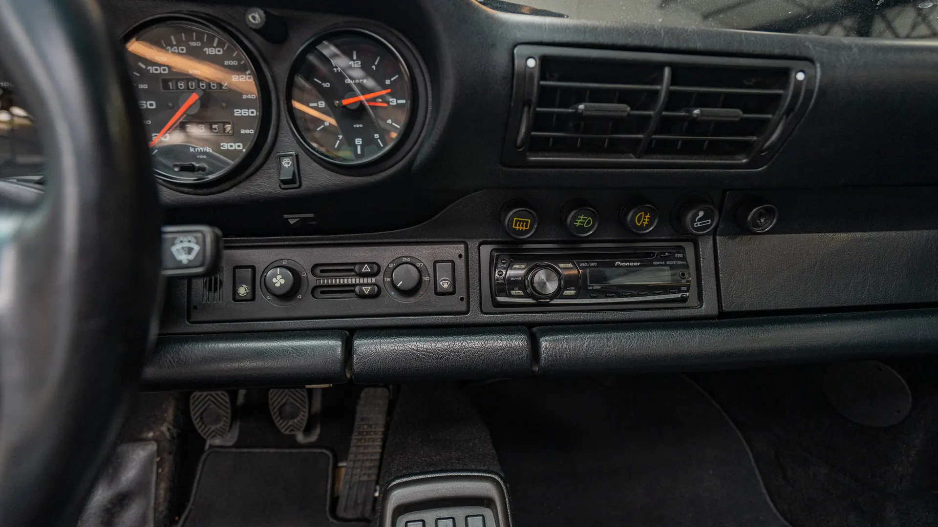 Porsche 911 — photo 19