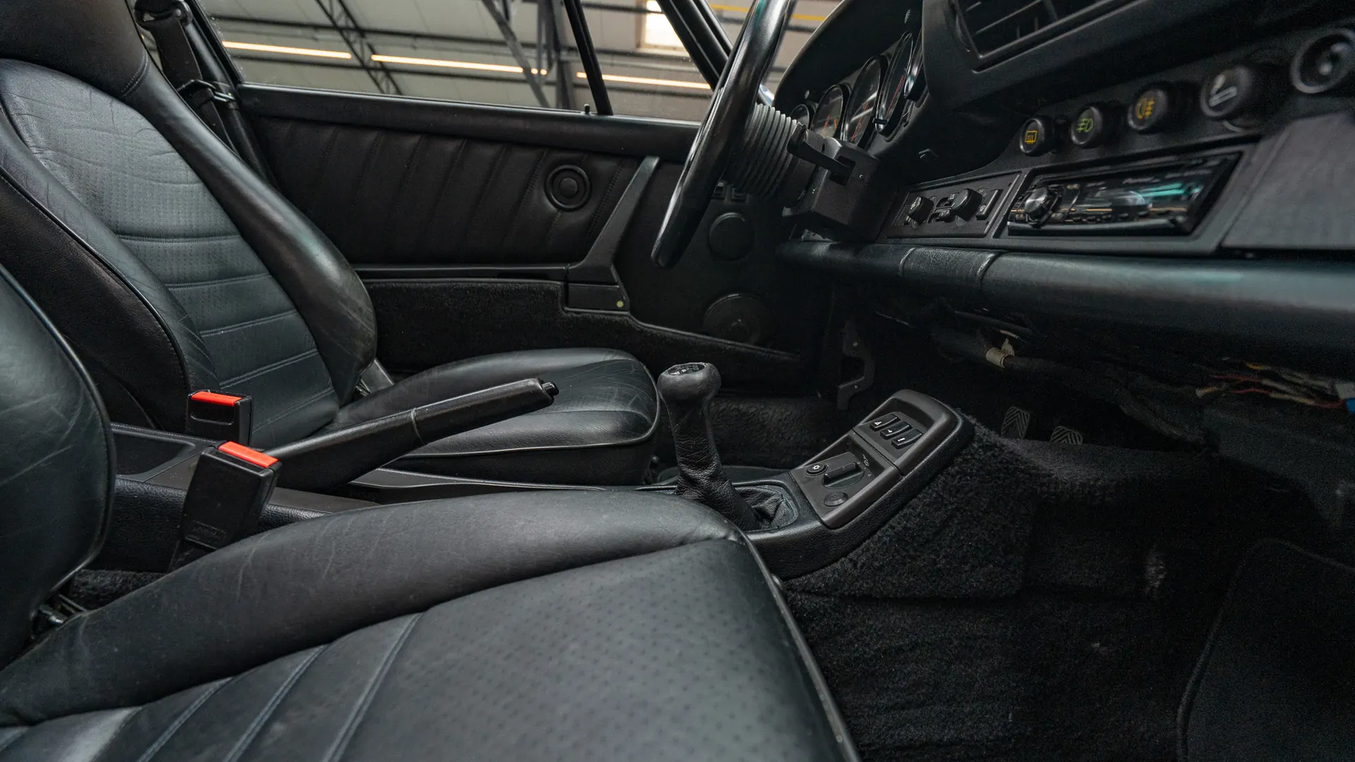 Porsche 911 — photo 20