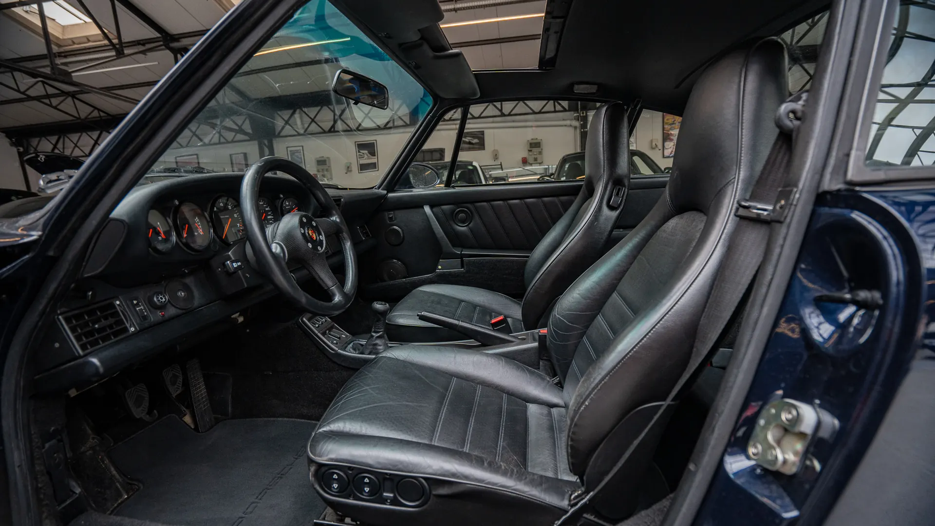 Porsche 911 — photo 7