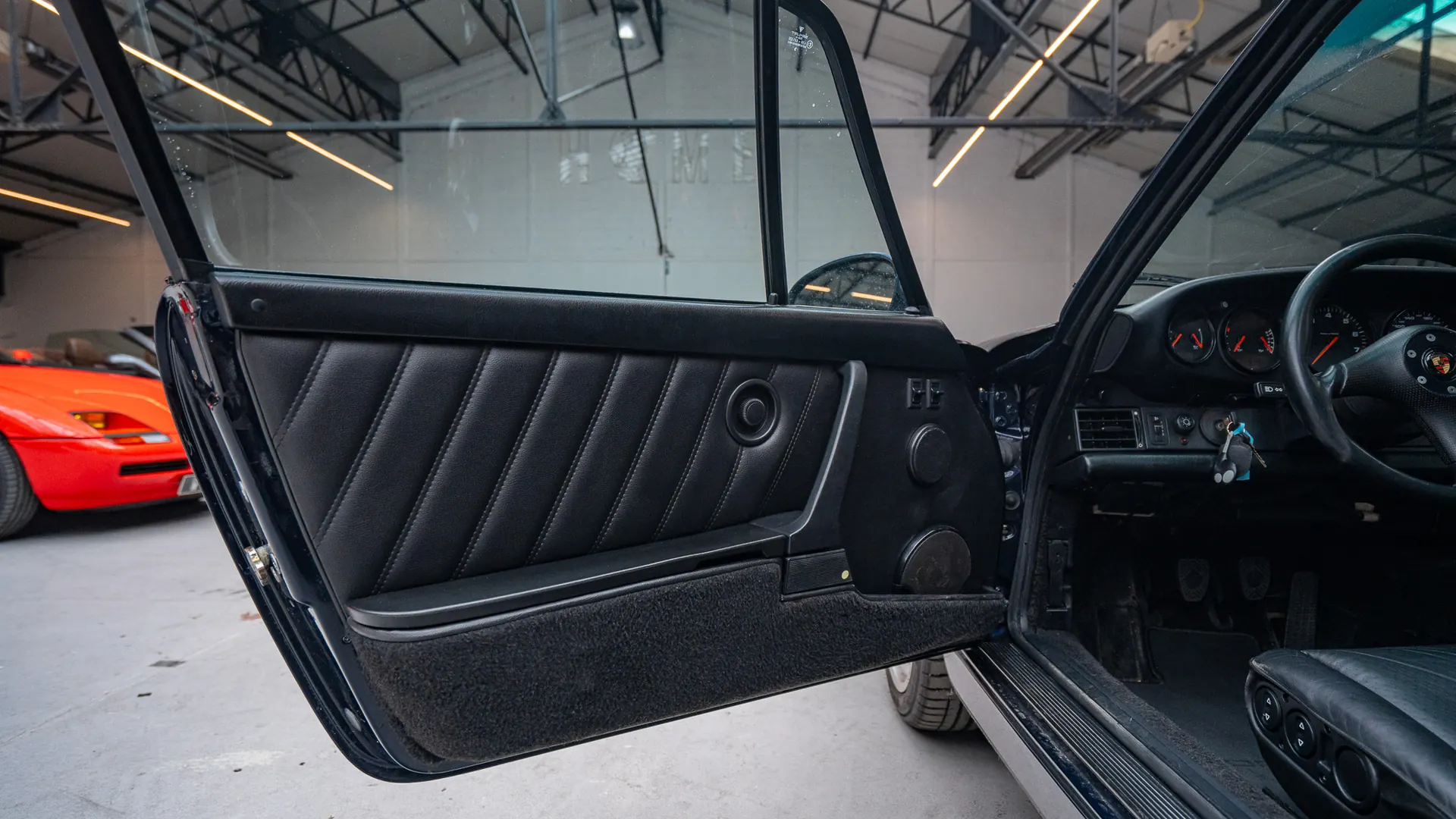 Porsche 911 — photo 15