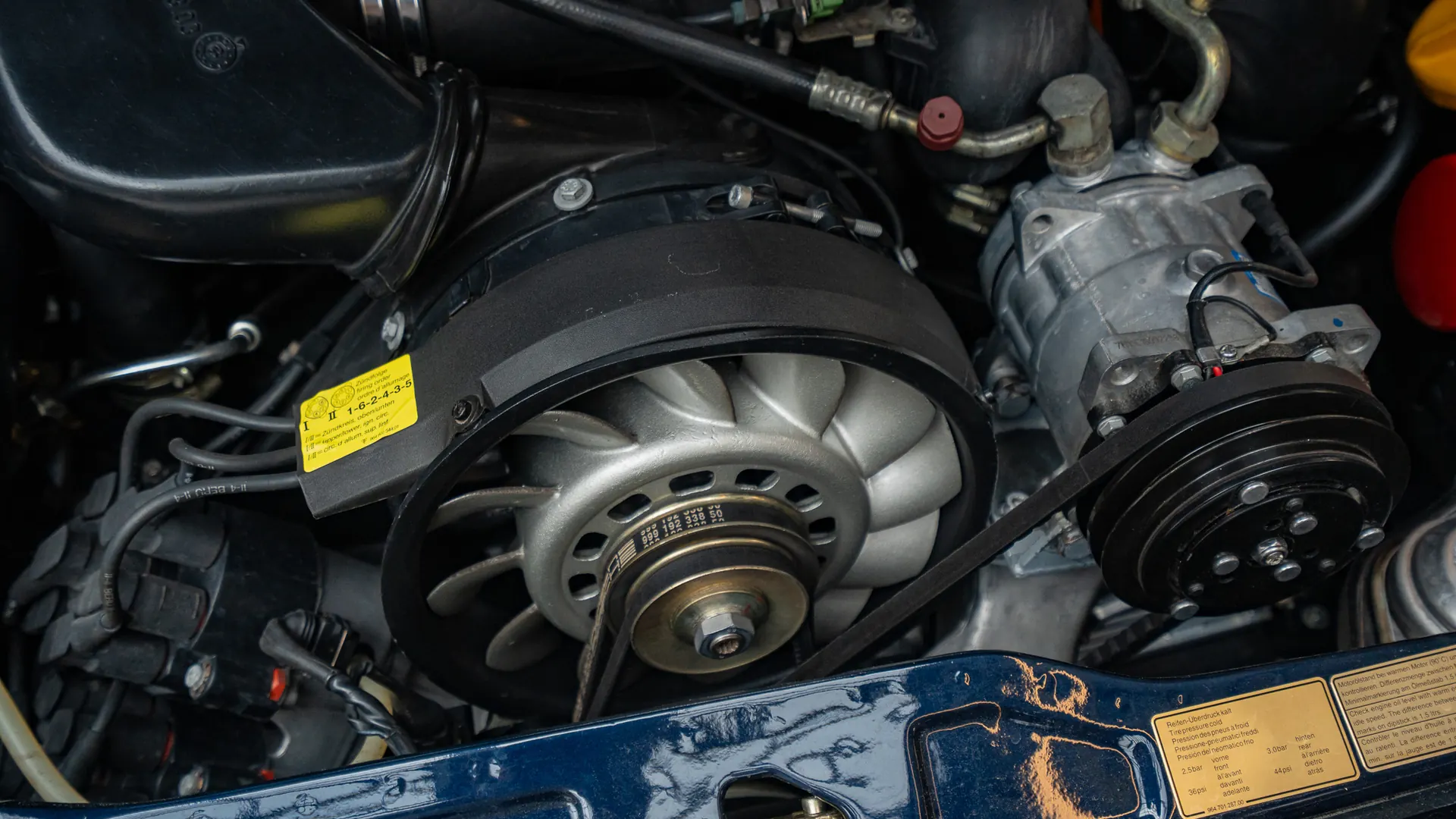 Porsche 911 — photo 29