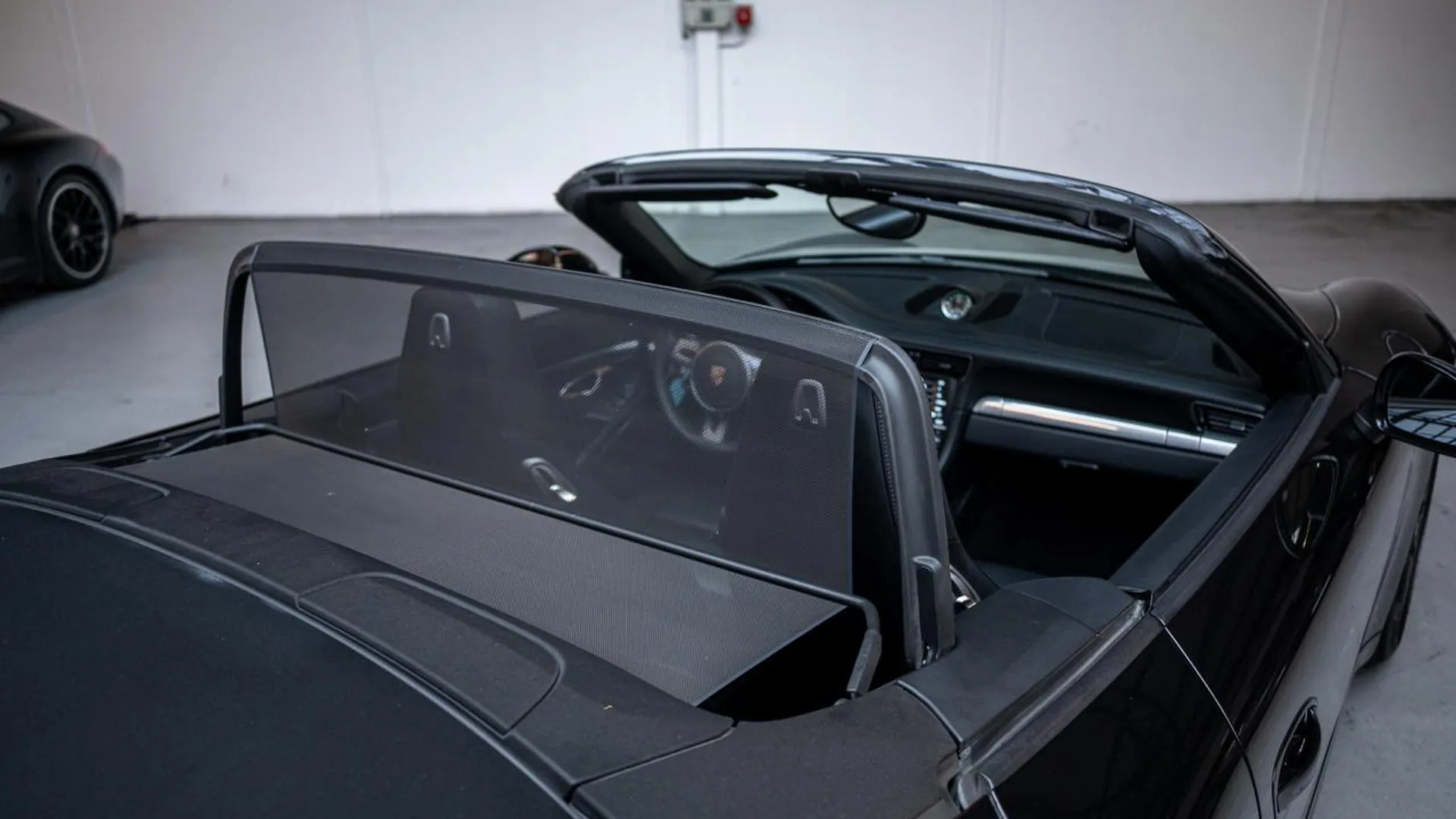Porsche 911 — photo 25