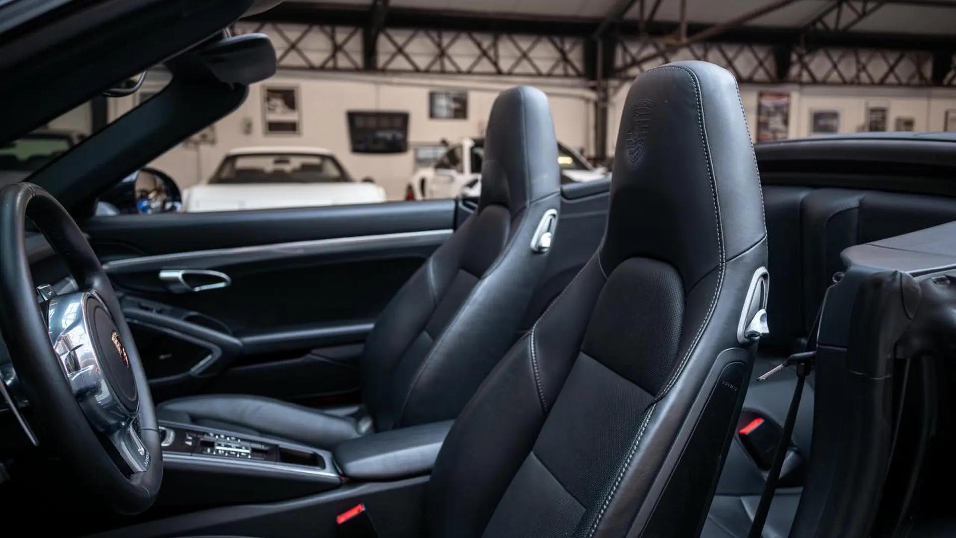 Porsche 911 — photo 13