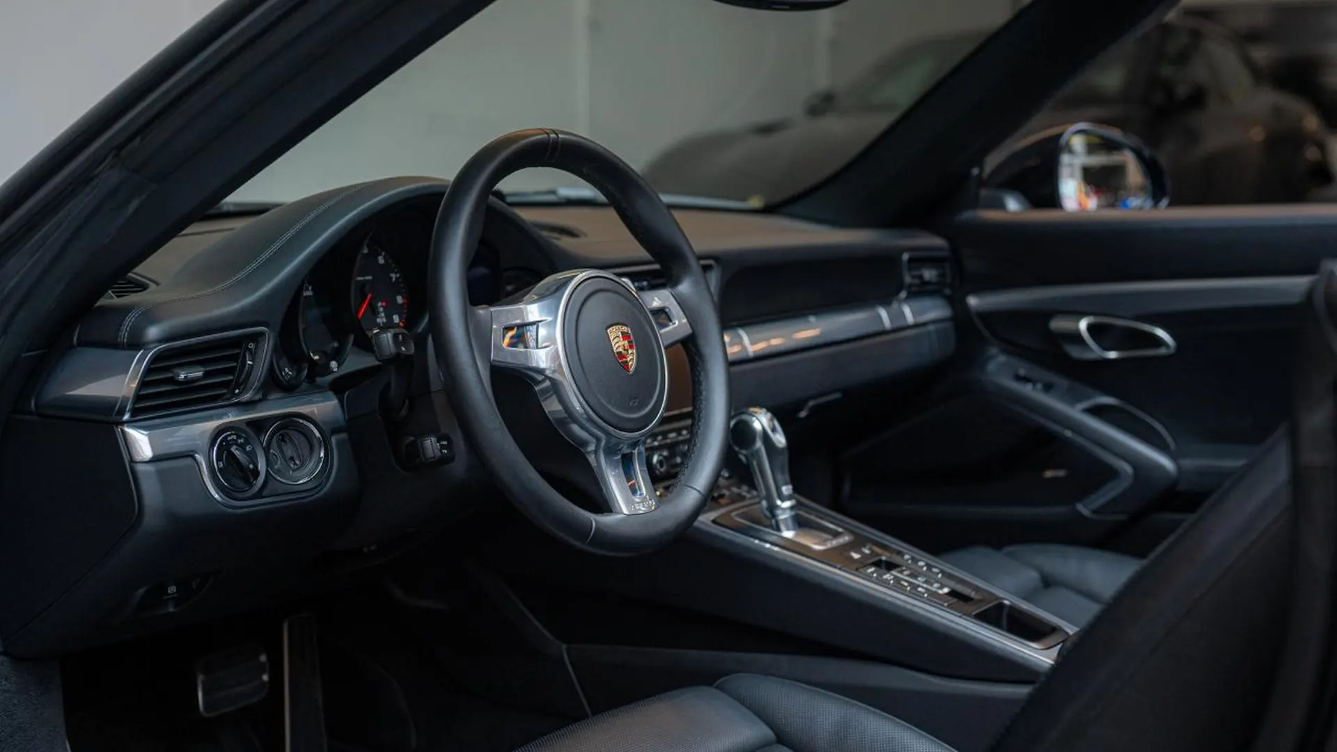 Porsche 911 — photo 12