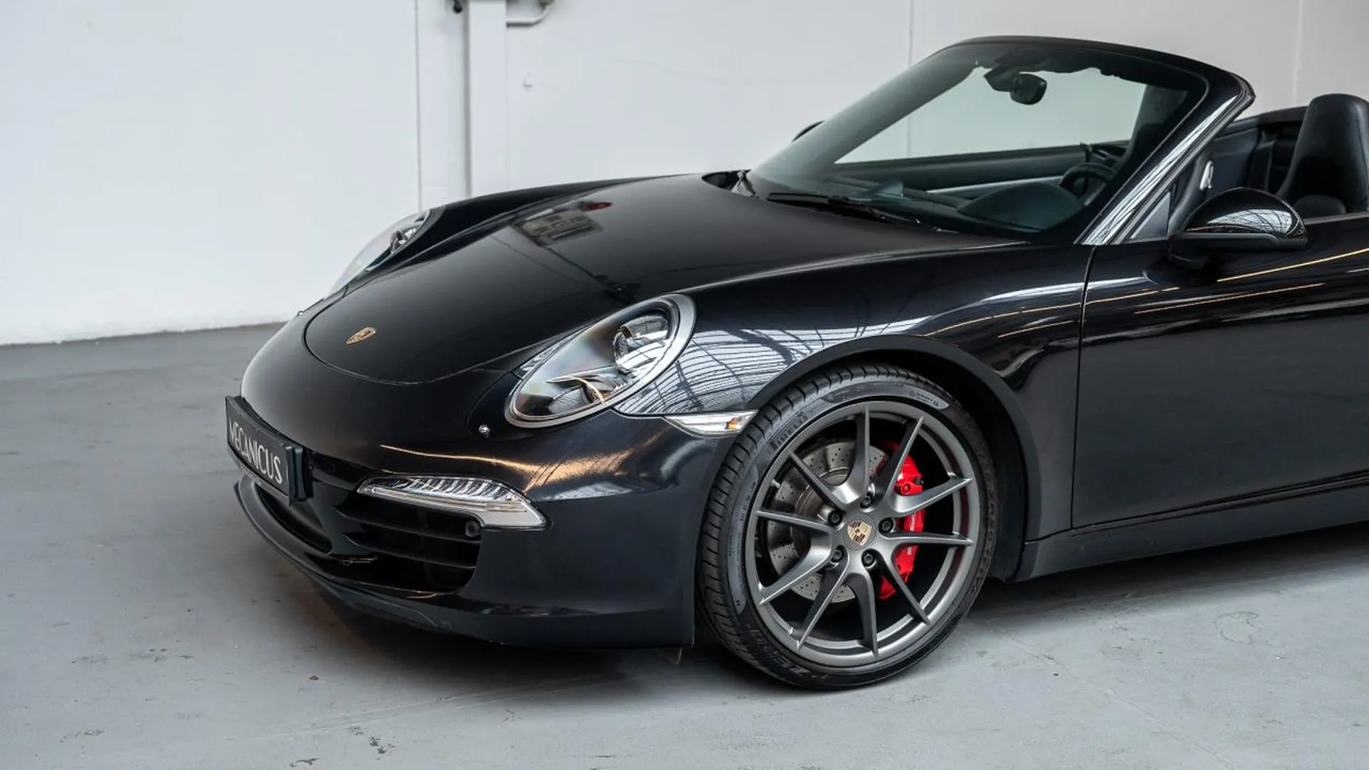 Porsche 911 — photo 28