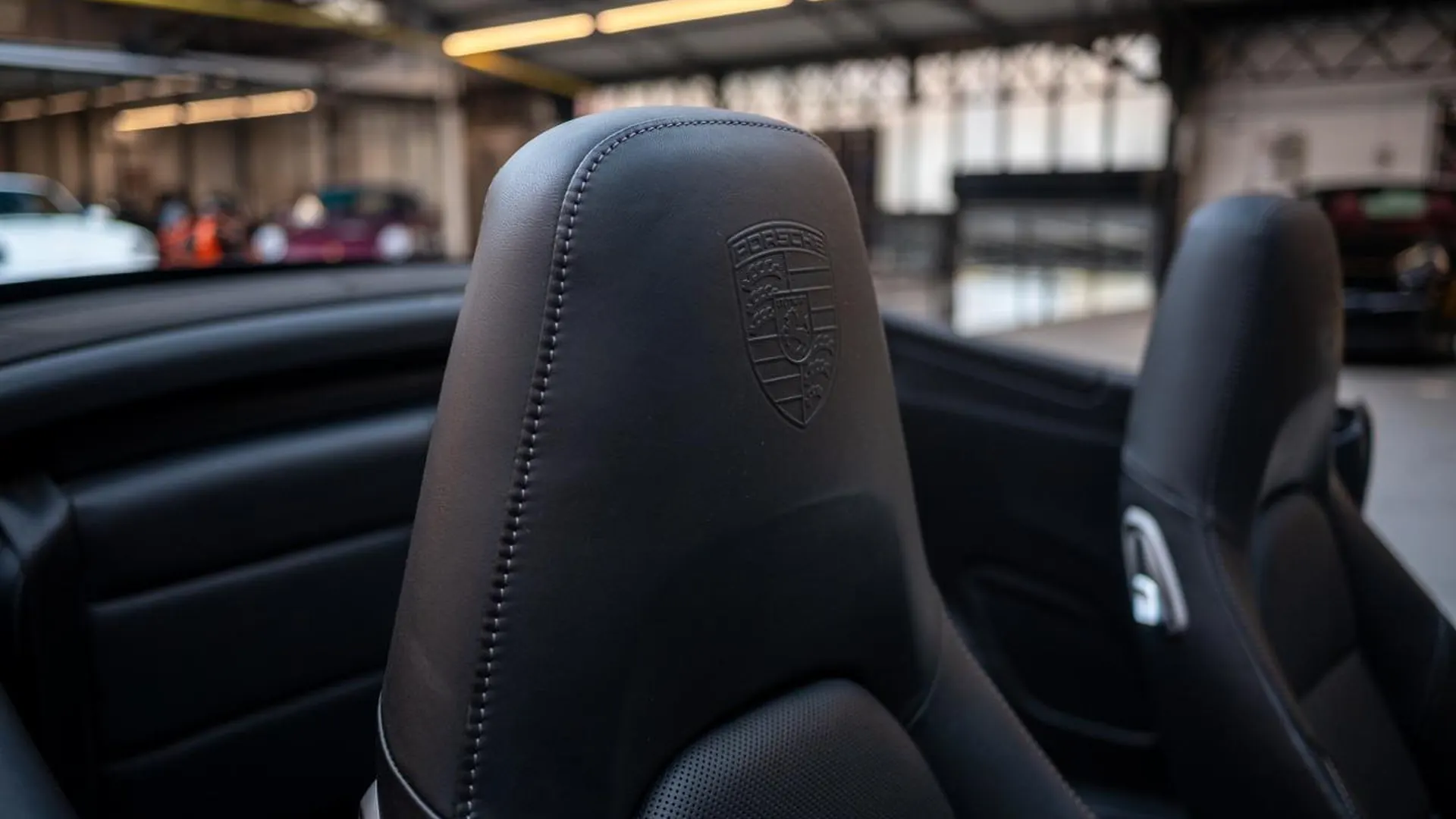 Porsche 911 — photo 21