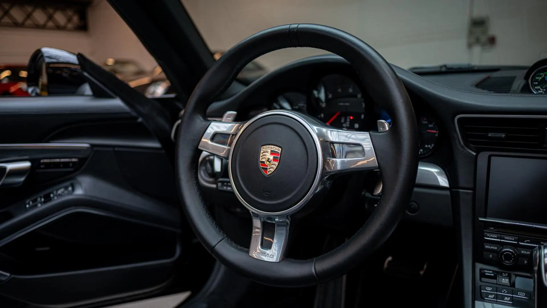 Porsche 911 — photo 18