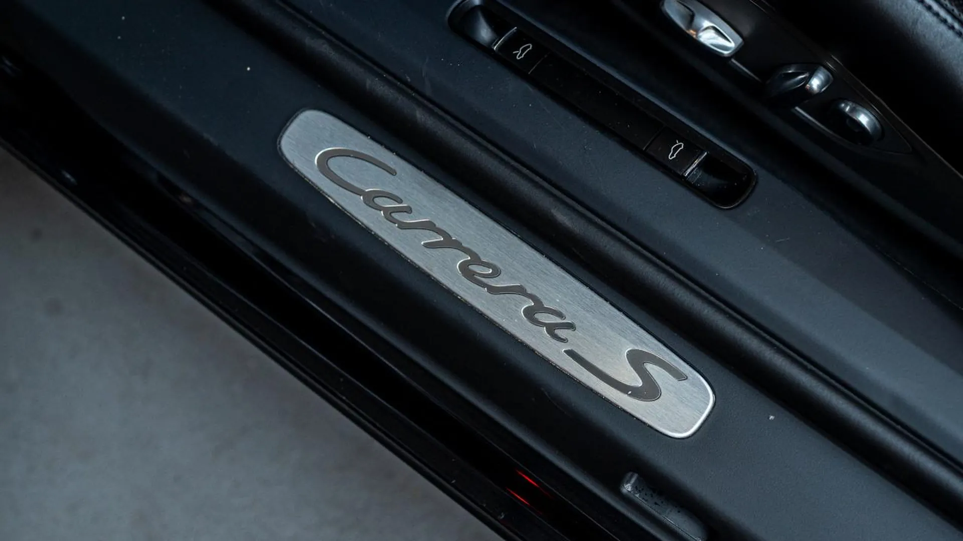 Porsche 911 — photo 27