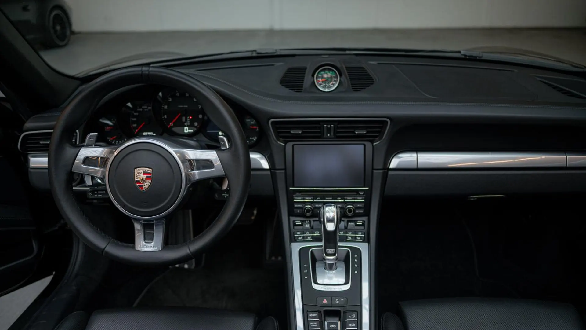 Porsche 911 — photo 17
