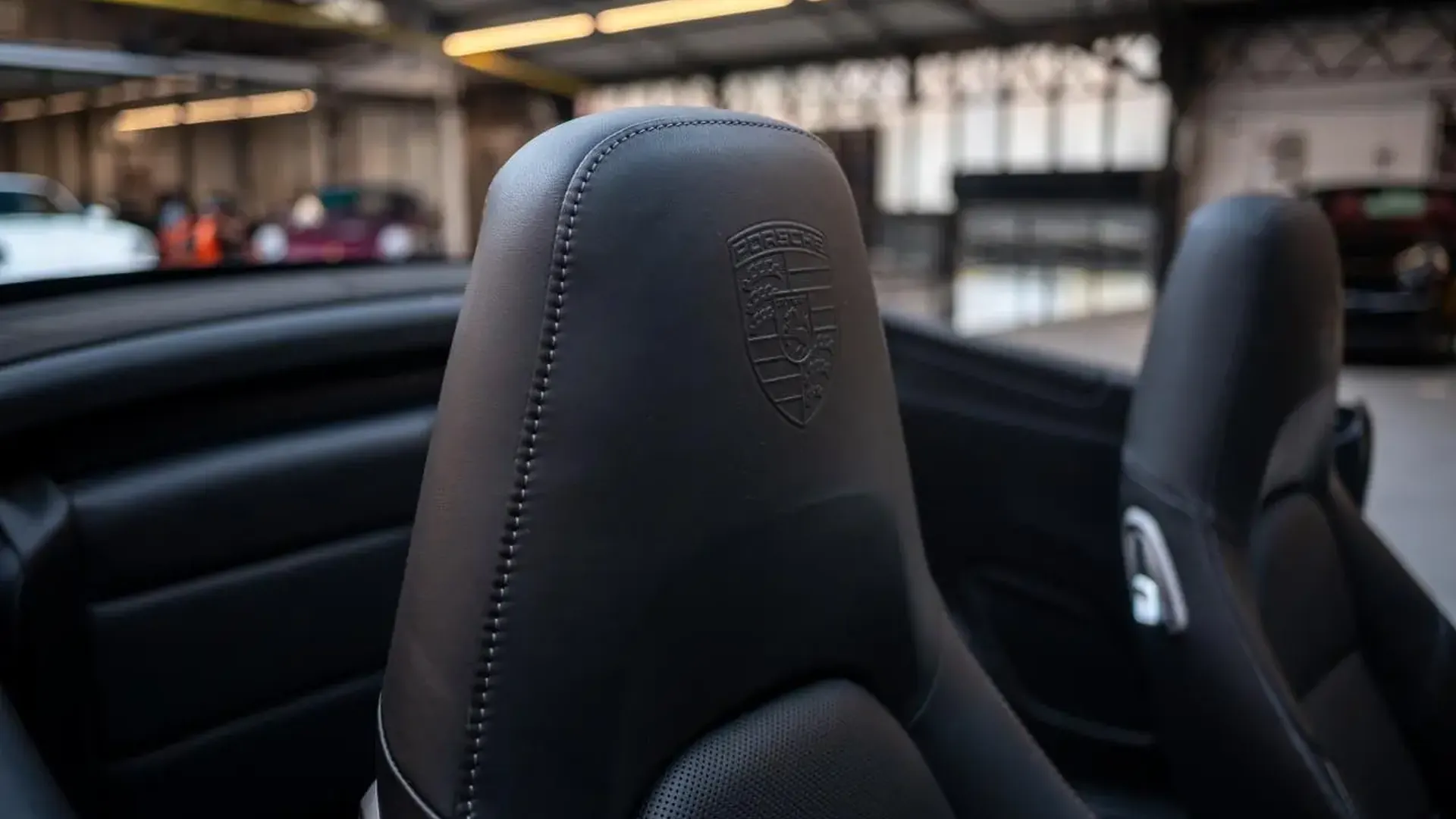 Porsche 911 — photo 23